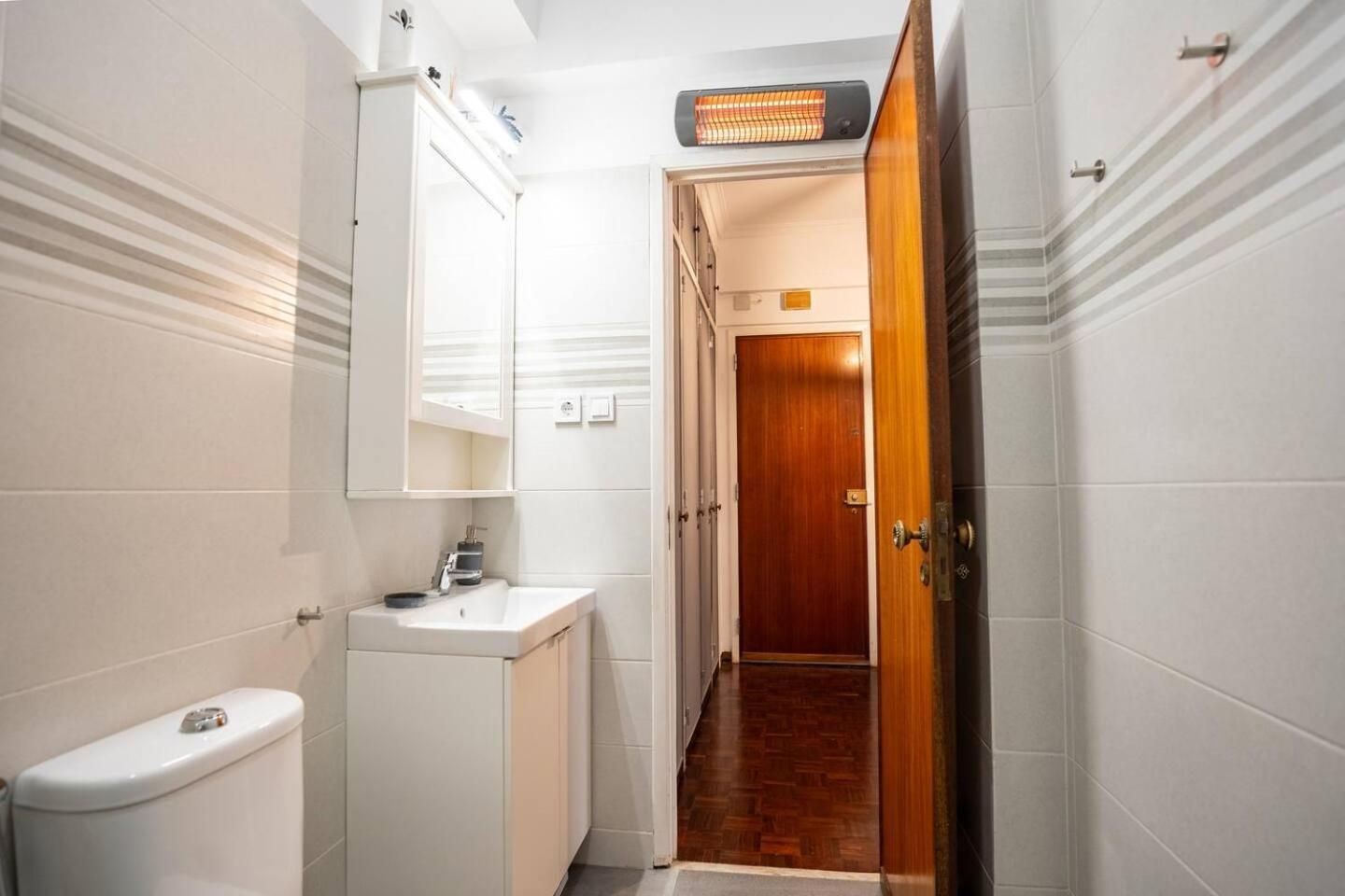 1br1 In Moscavide, Metro Close Apartment
