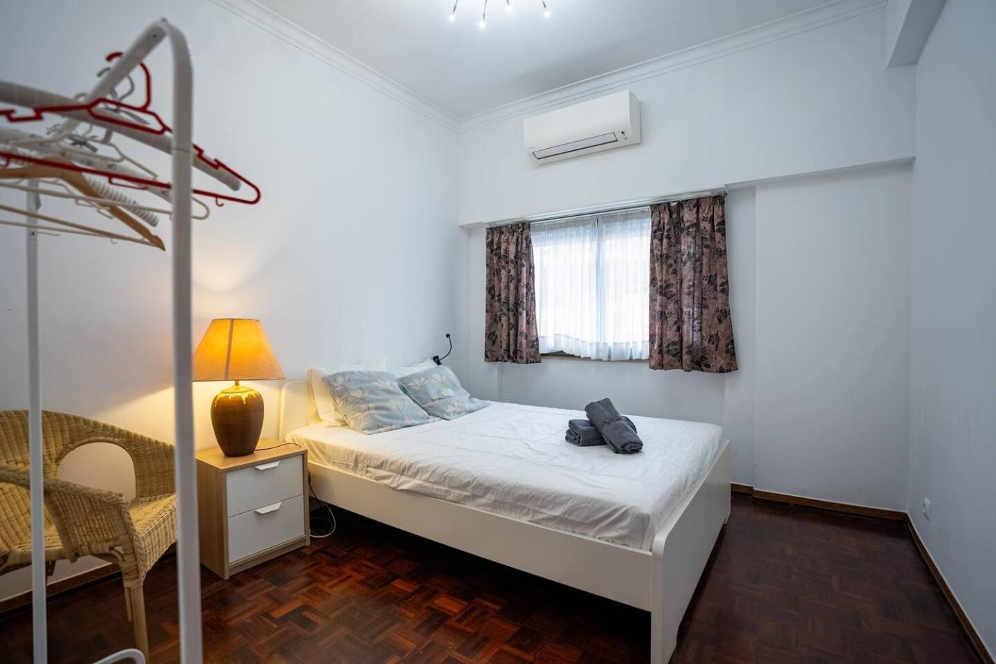 1br1 In Moscavide, Metro Close Apartment
