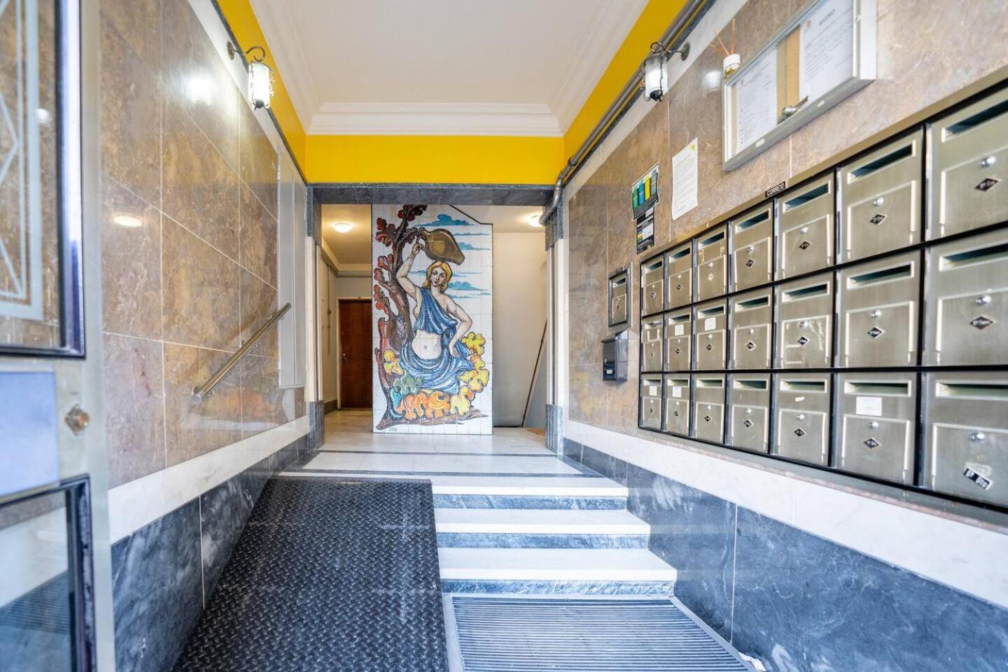Apartment 1br1 In Moscavide, Metro Close *