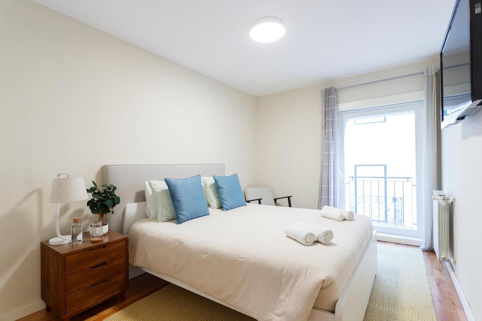Shared In Bairro Alto - Chiado Homestay *