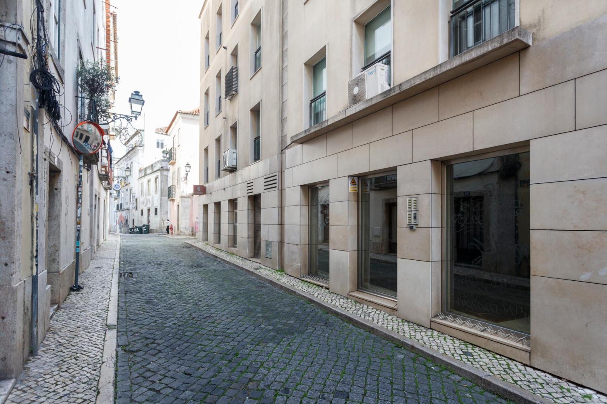 Shared In Bairro Alto - Chiado Homestay *