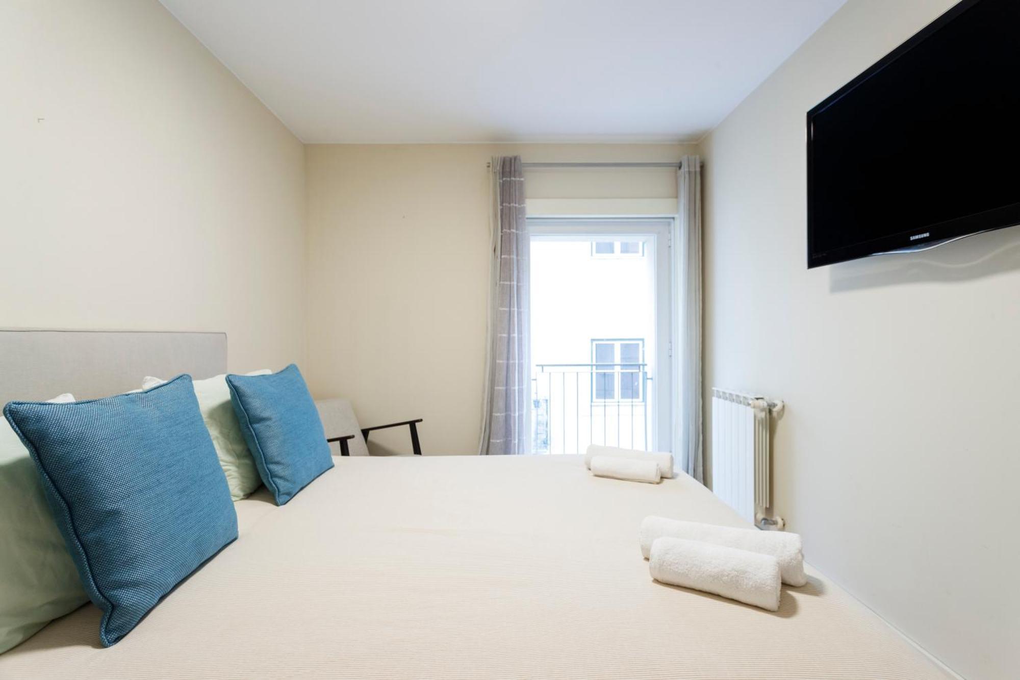 Shared In Bairro Alto - Chiado Homestay *