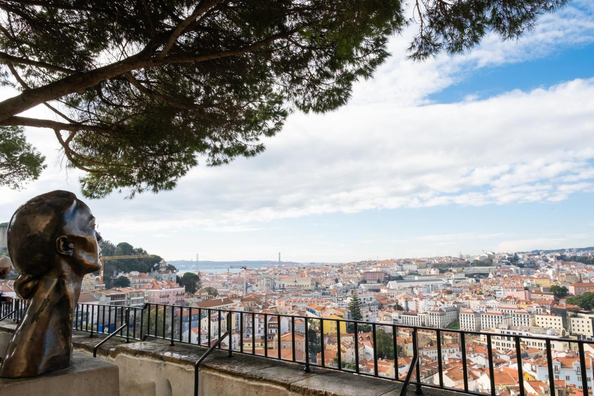 Monicas Lisbon
