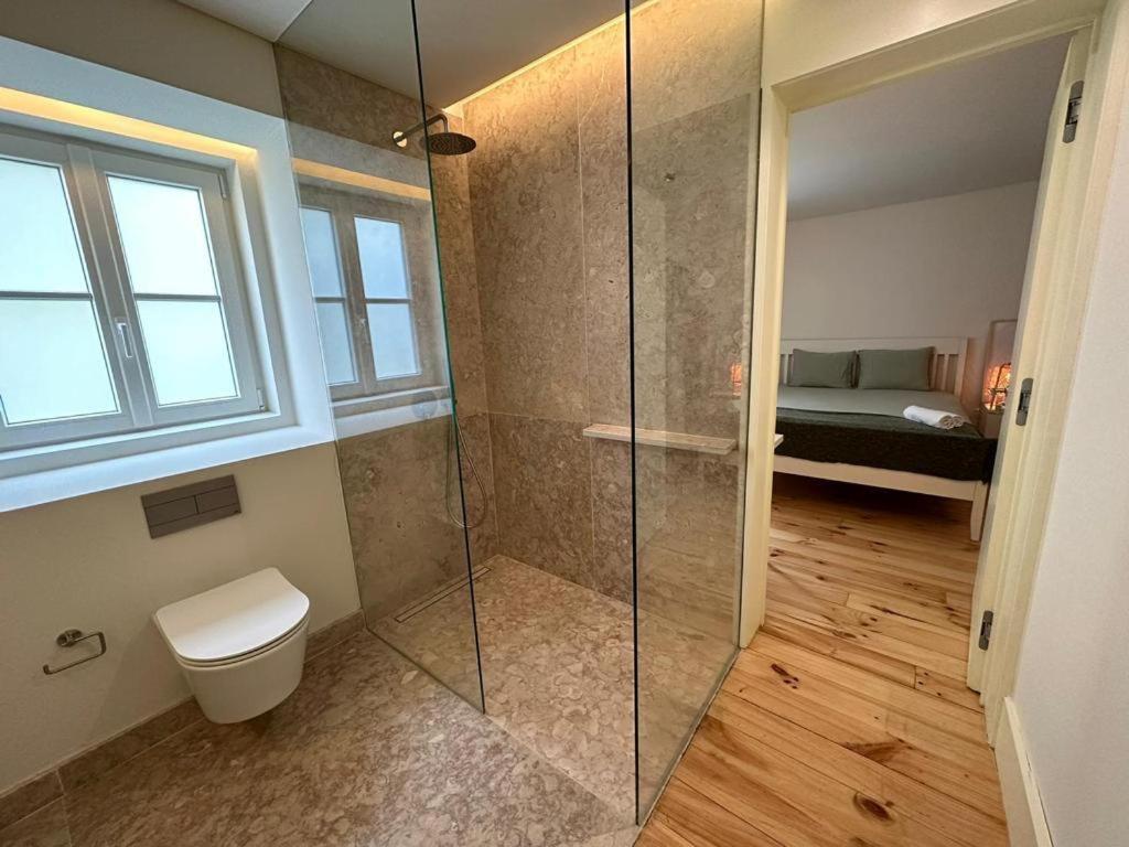 Bedroom In Shared House In Chiado - Historic Center Of Homestay *