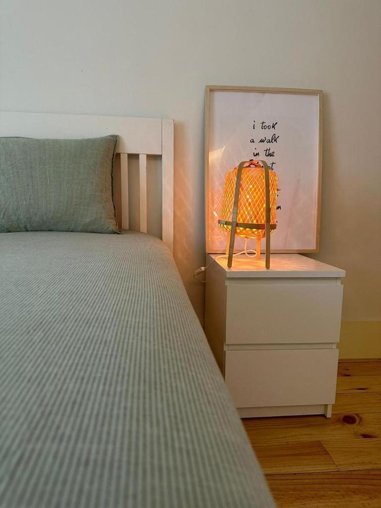 Bedroom In Shared House In Chiado - Historic Center Of Homestay Lisbon