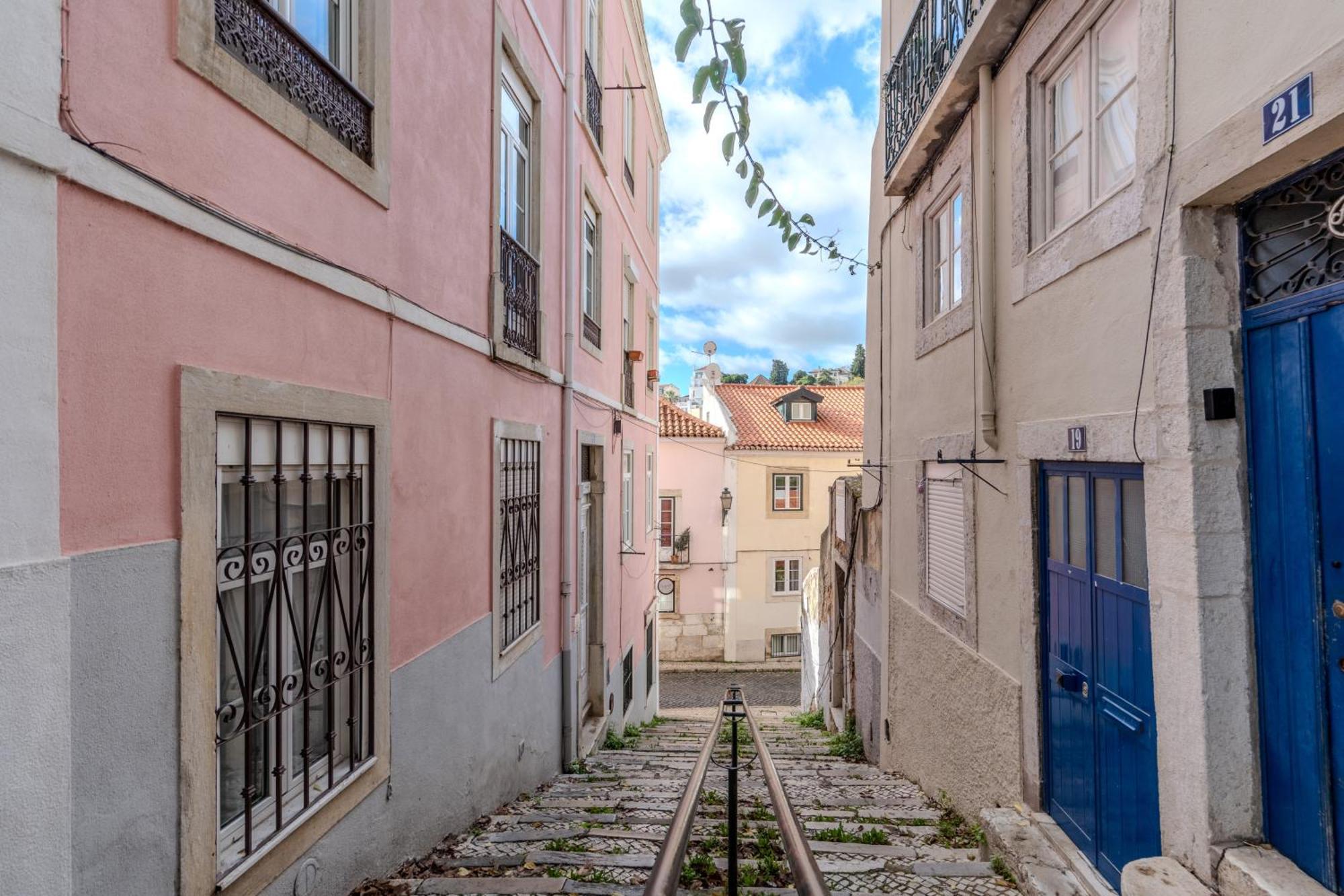 Monicas Lisbon