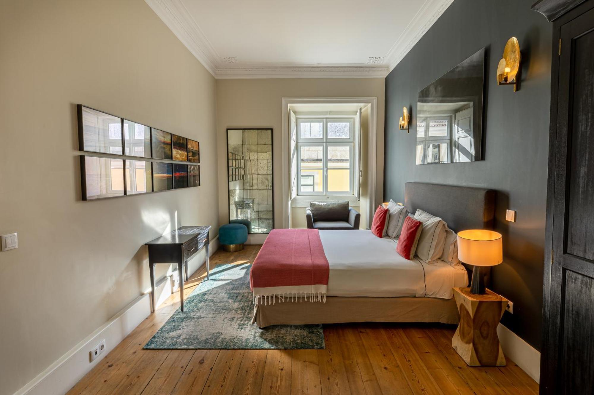 Le Consulat Hotel