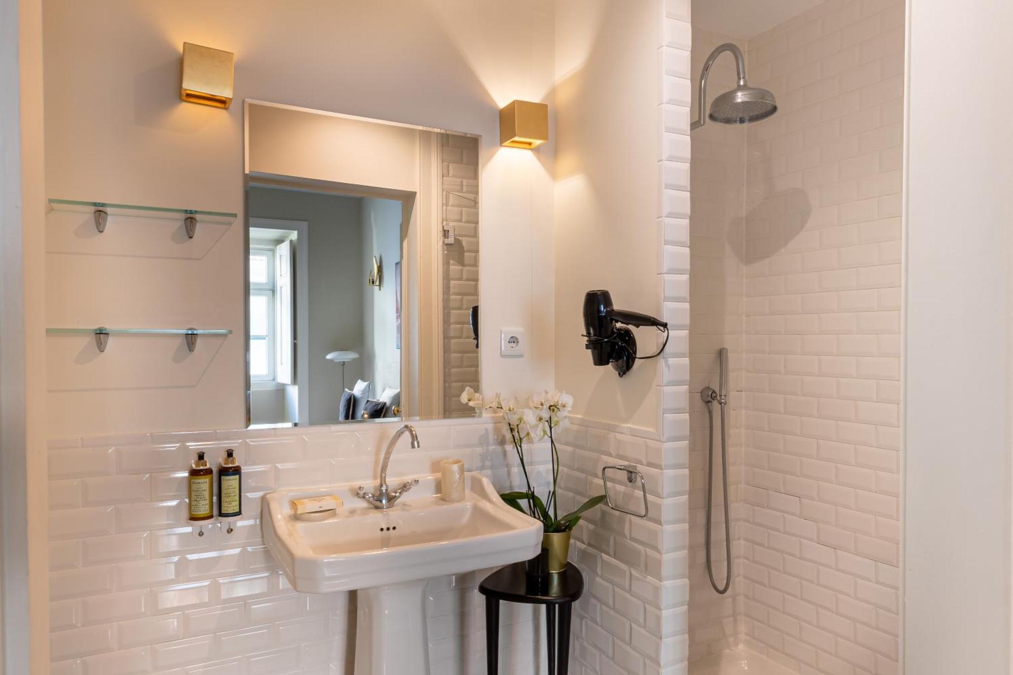 Le Consulat Hotel