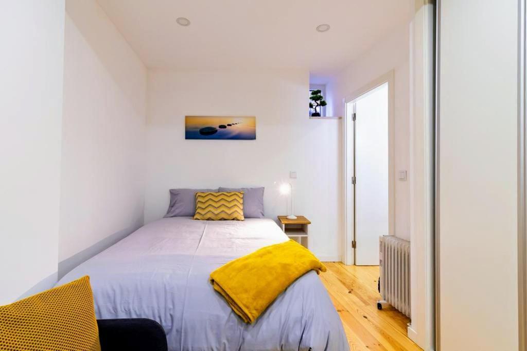 Mourarias Place - Yellow Apartment
