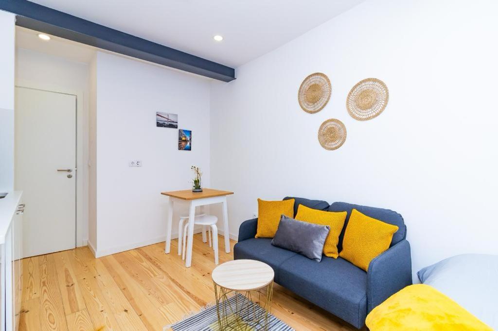 Mourarias Place - Yellow Apartment Lisbon