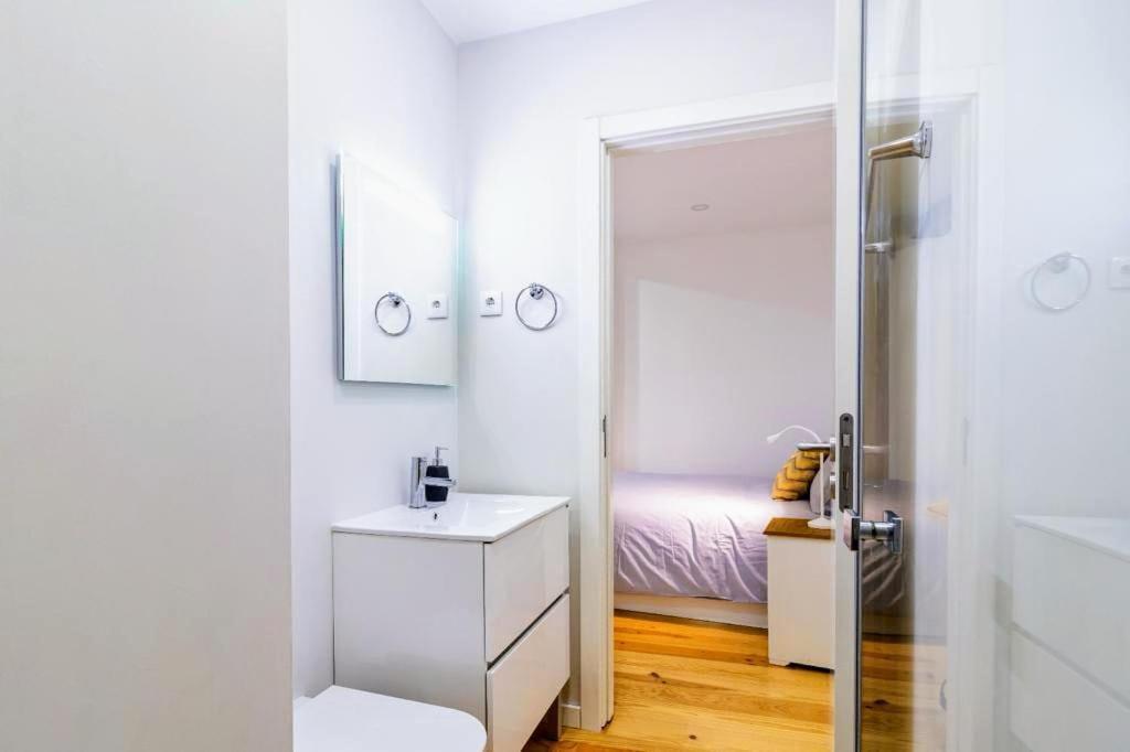 Apartment Mourarias Place - Yellow Lisbon