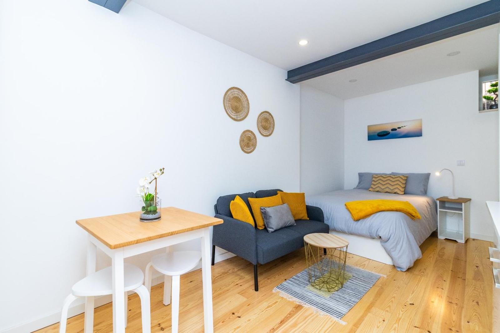 Apartment Mourarias Place - Yellow Lisbon