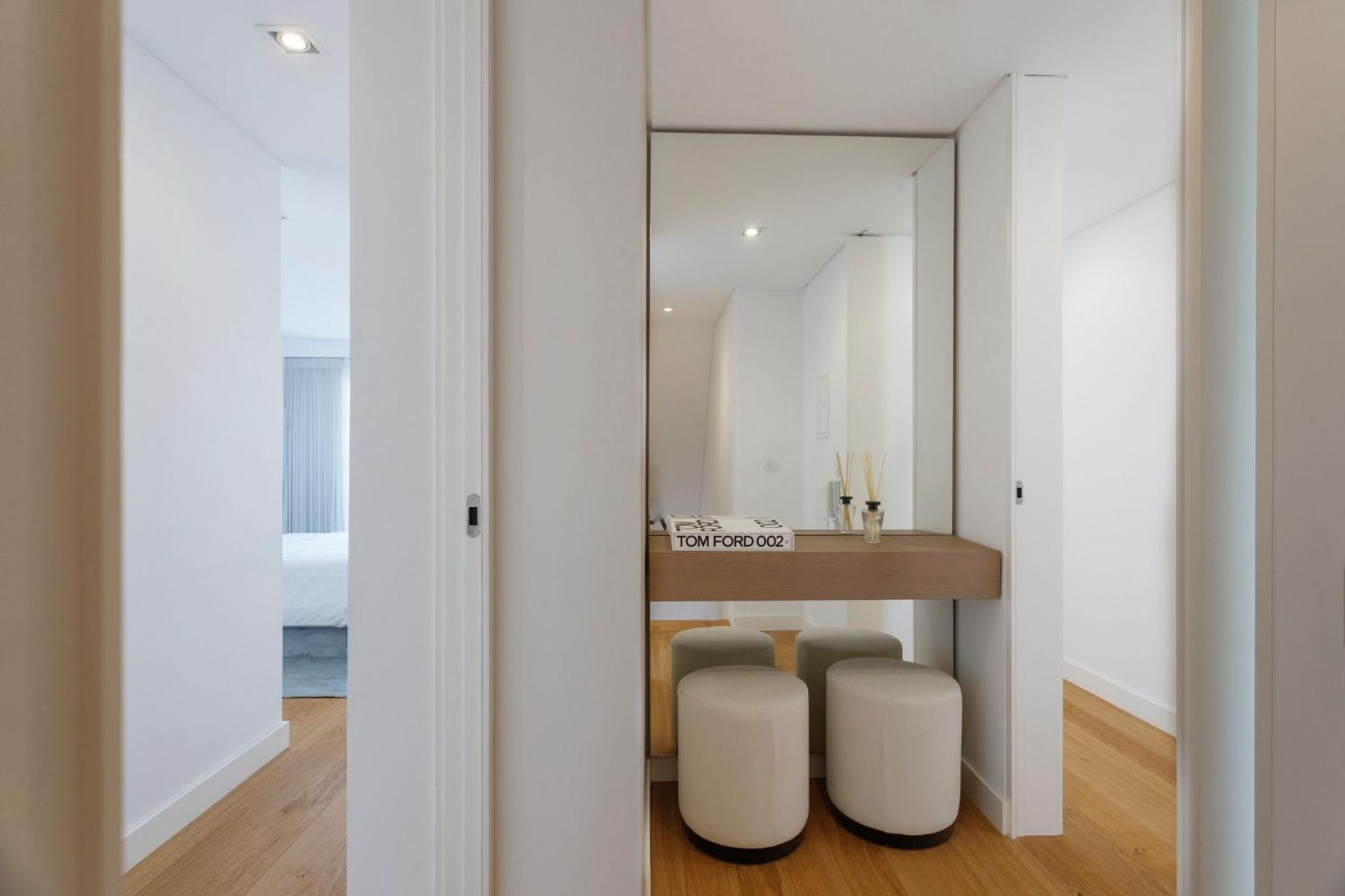 Luxury With Balcony And Shared In The Parque Eduardo Vii Area *