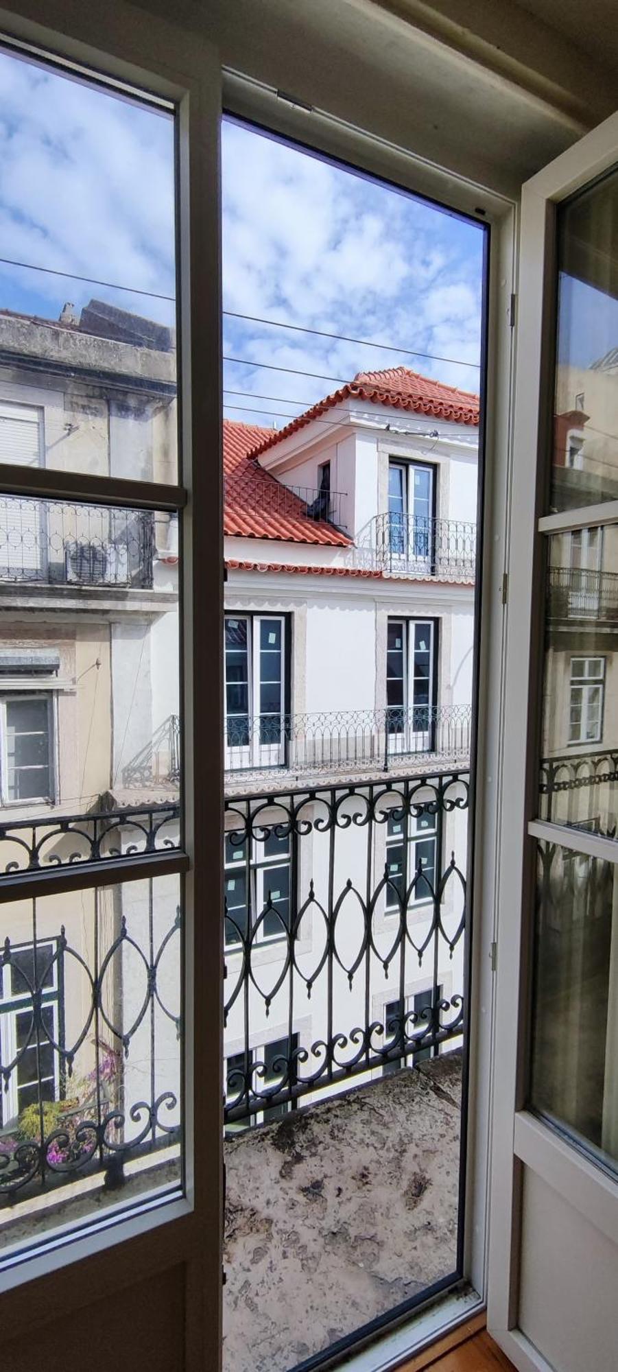 In Cozy In Chiado In Shared House Guest house