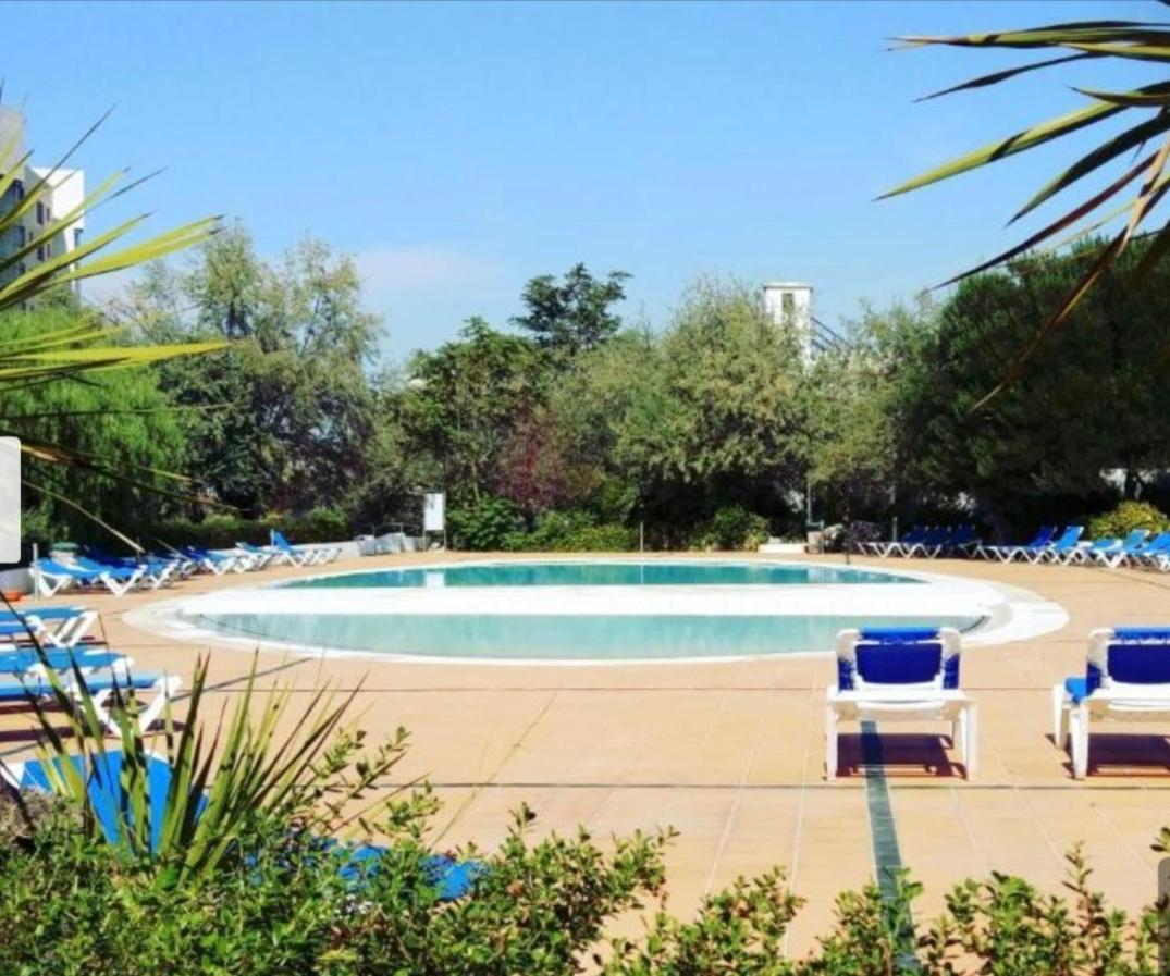 Besthomestay- Lisbon- Garden, Pool & Garage Apartment Lisbon
