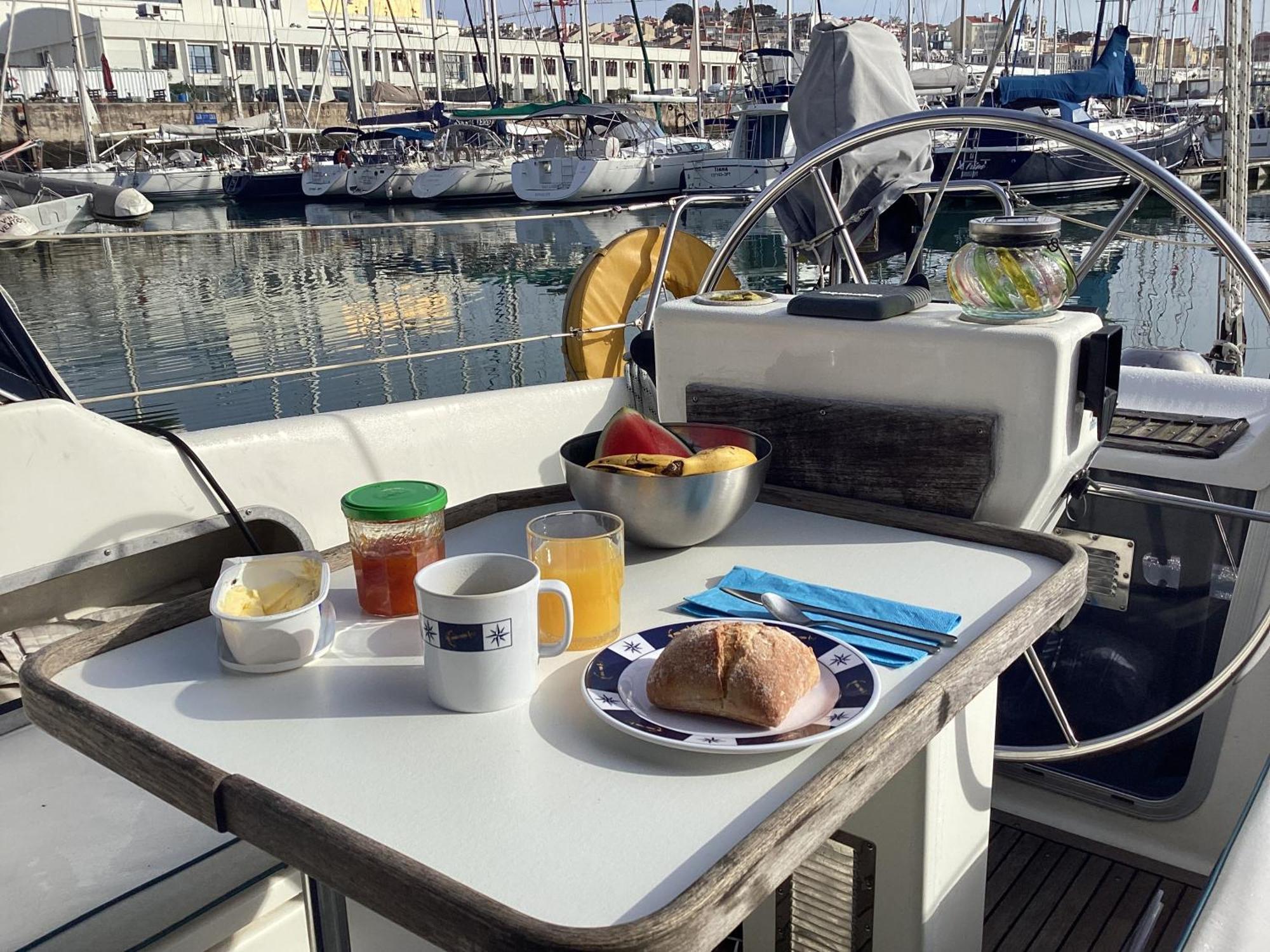Botel Merak Lisbon