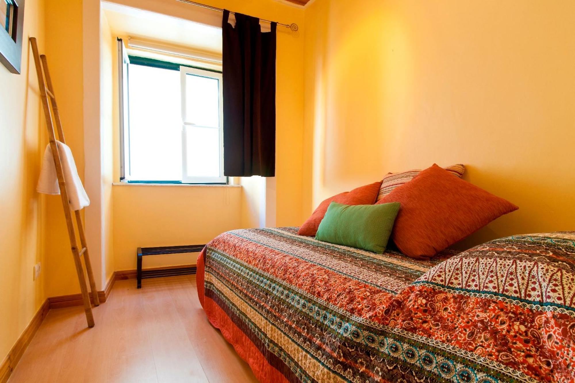 Apartment In Vibrant Bairro Alto *