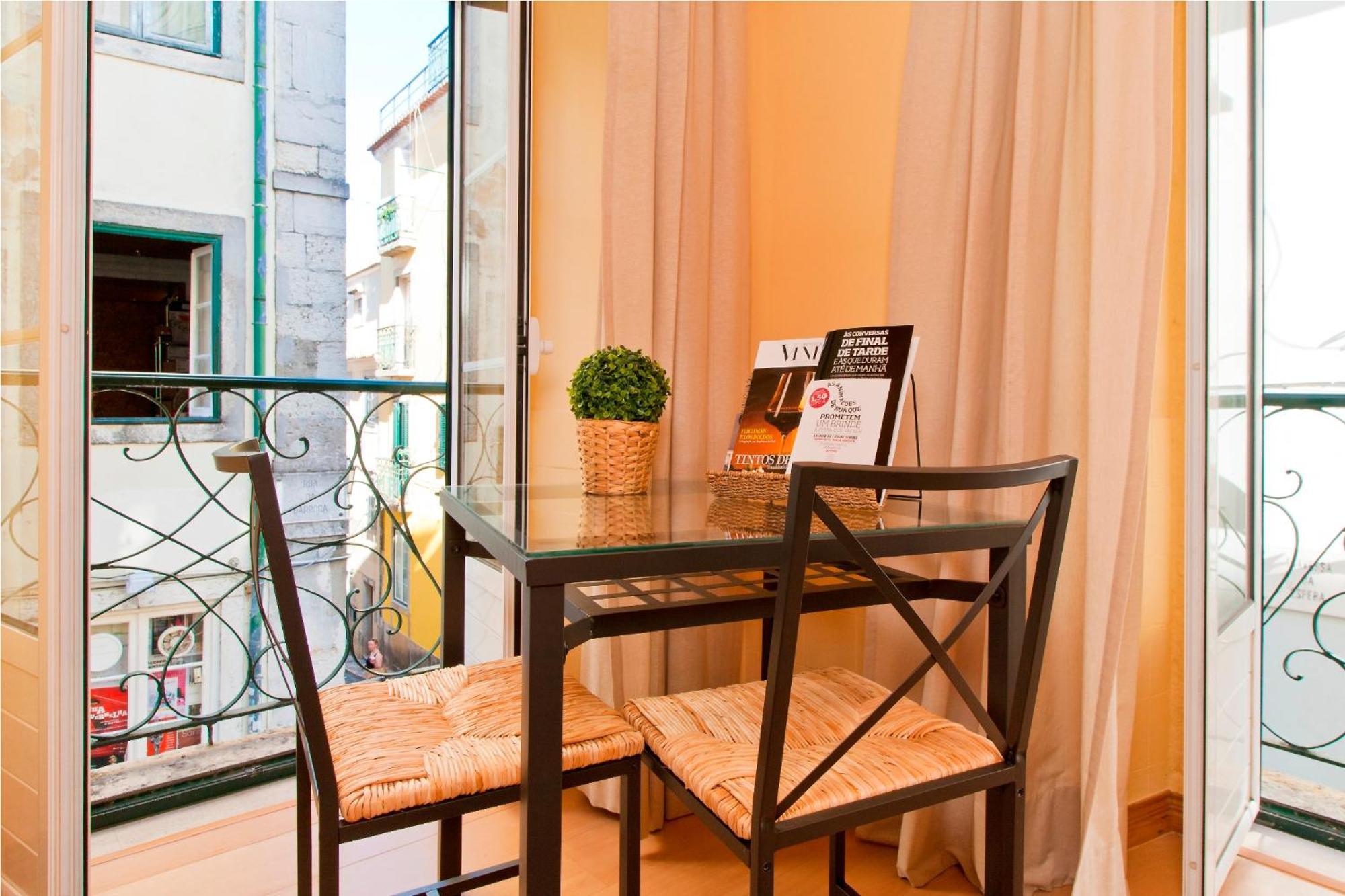 Apartment In Vibrant Bairro Alto *