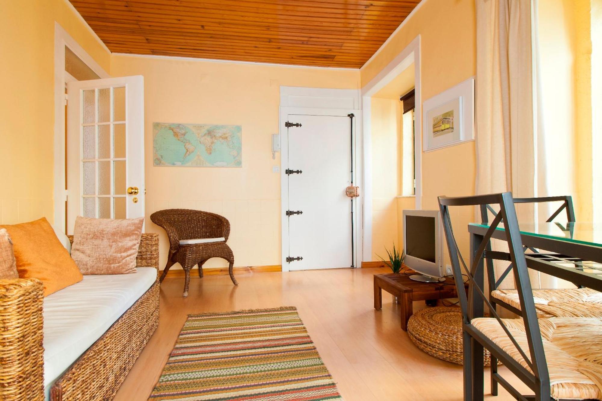 Apartment In Vibrant Bairro Alto *