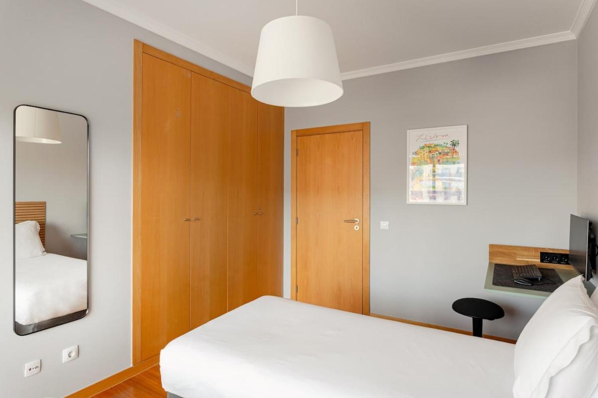 Apartment Elegant Flat In Benfica - 10 Min To Center Lisbon