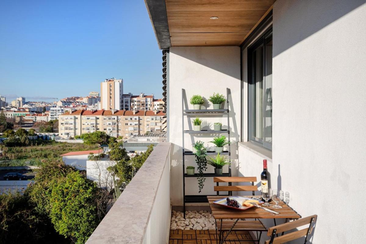 Elegant Flat In Benfica - 10 Min To Center Lisbon