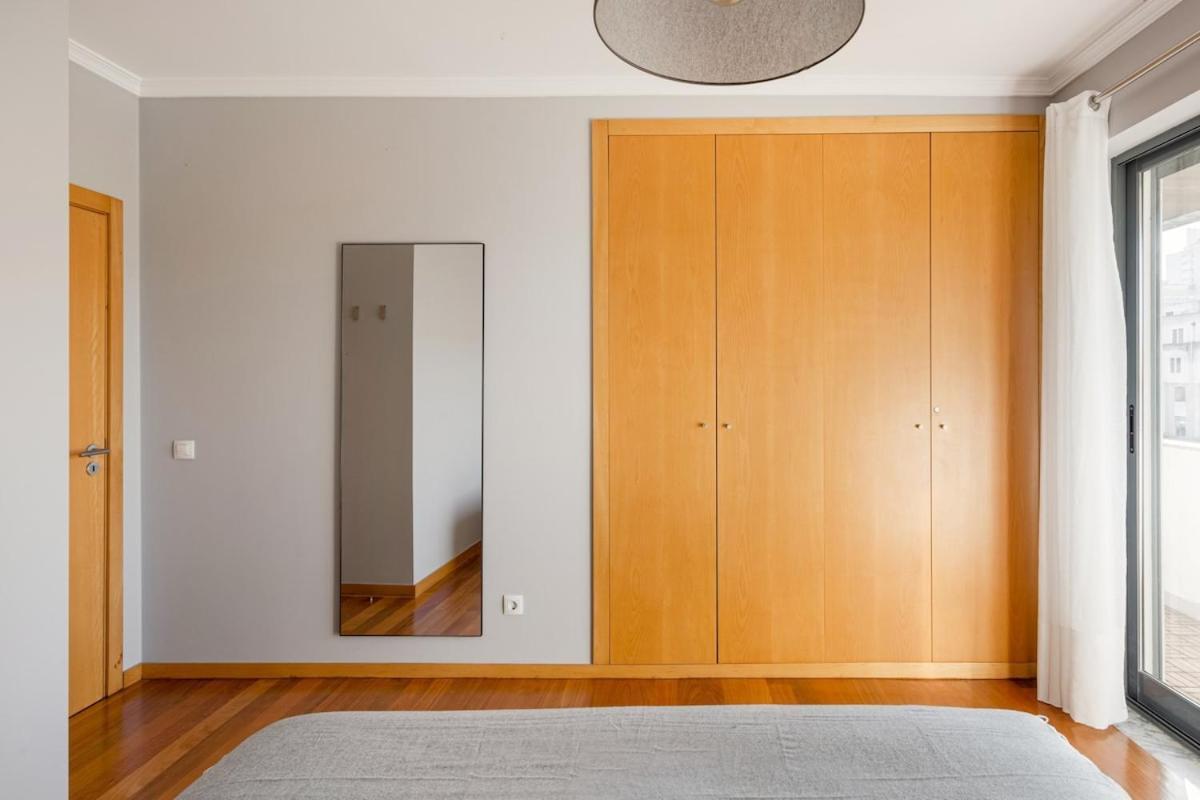 Elegant Flat In Benfica - 10 Min To Center Apartment