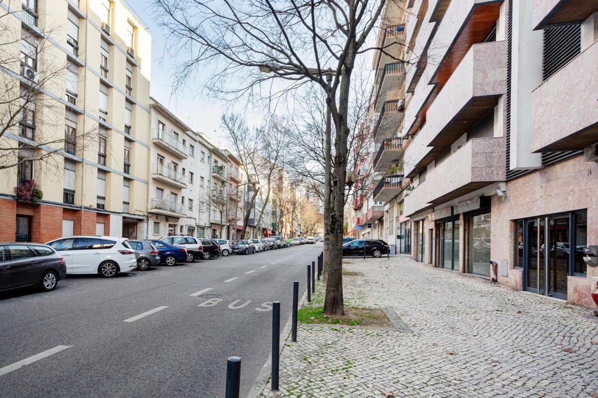 Apartment Elegant Flat In Benfica - 10 Min To Center Lisbon