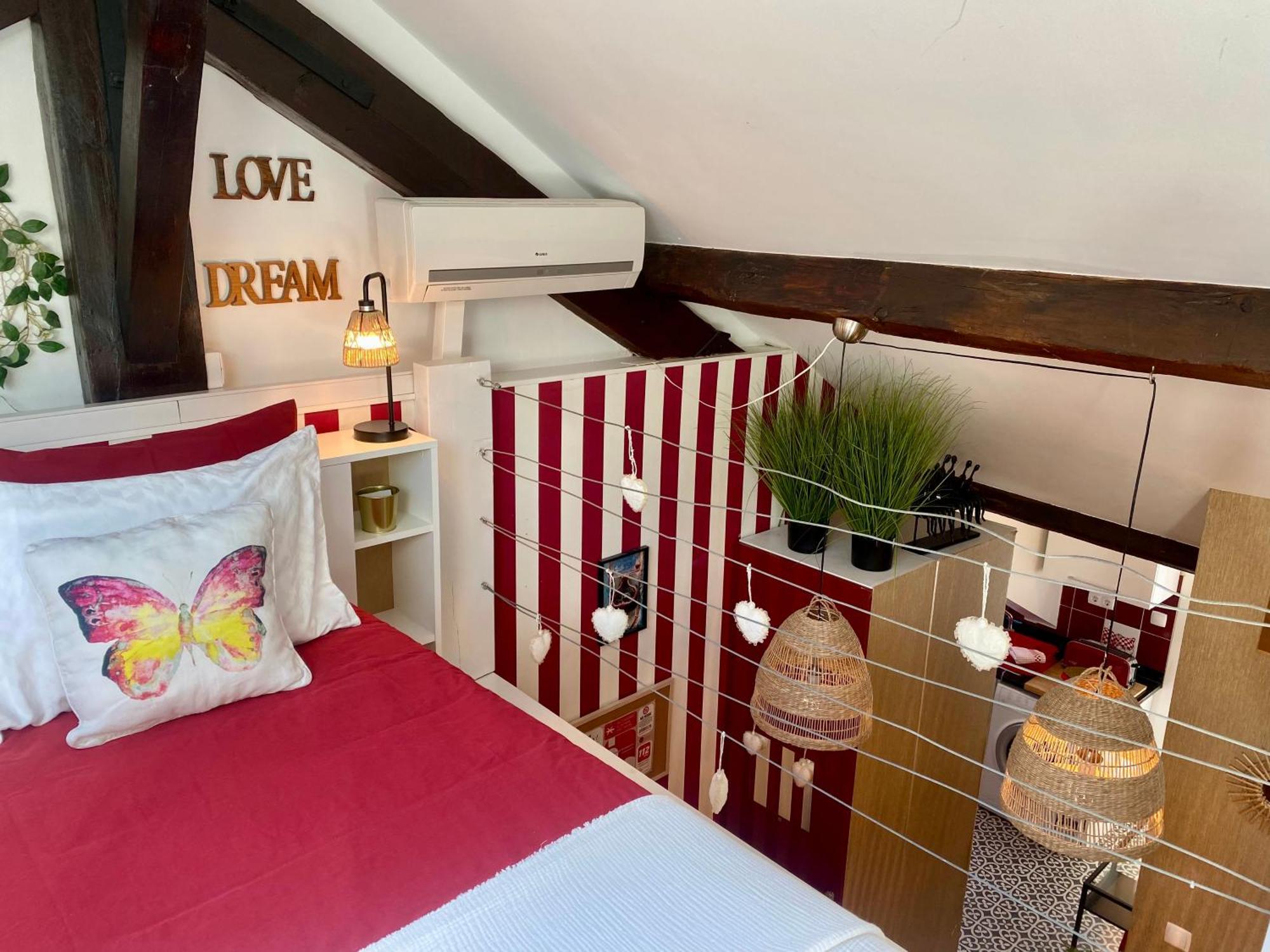 Apartment With Mezzanine Rua Da Moeda