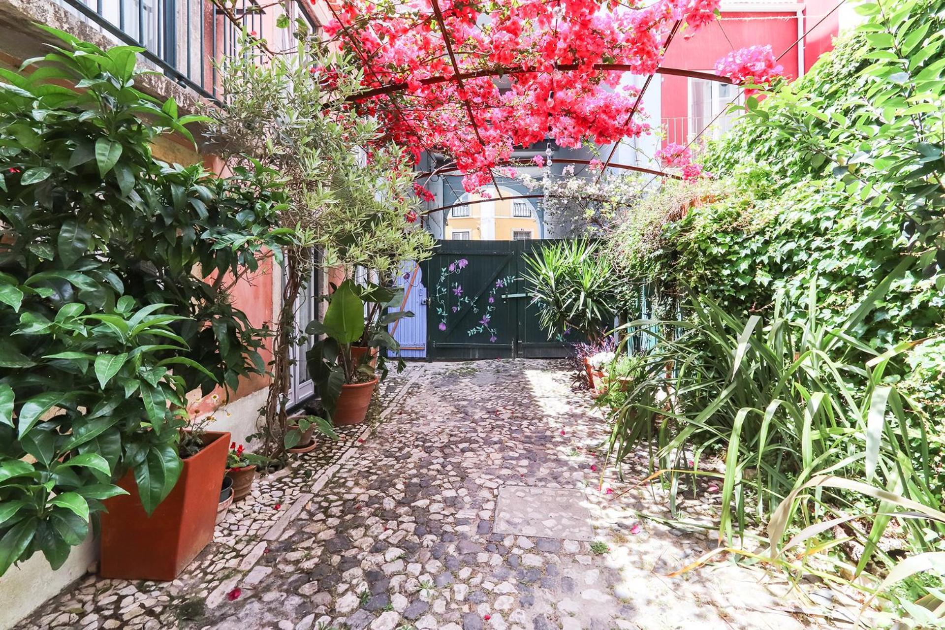 Domingues * Lisbon