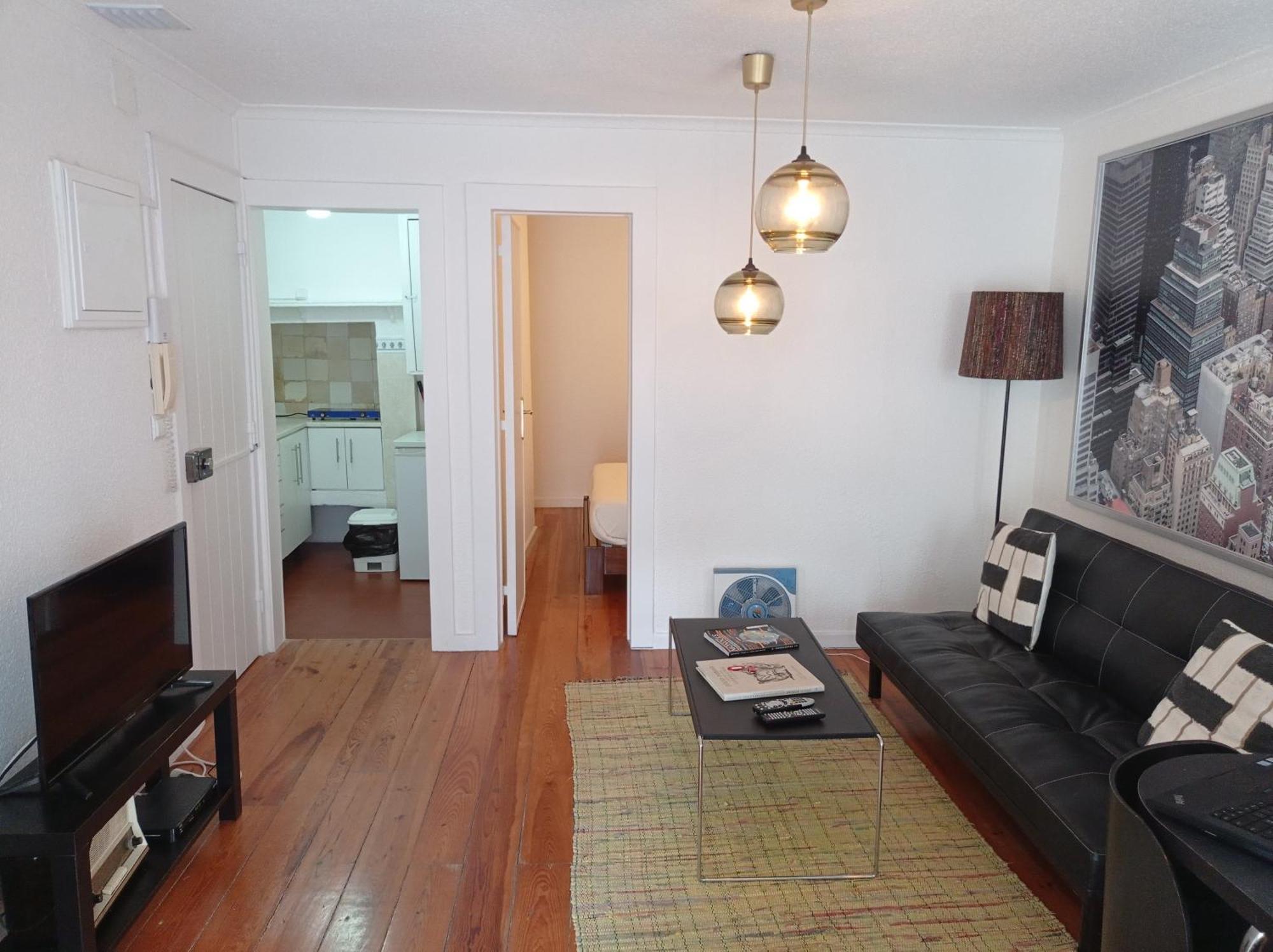 Typical Duplex In Bairro Alto Apartment *