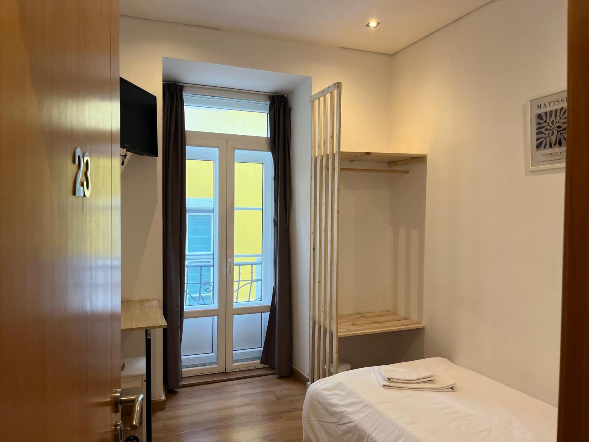 Bairro Alto Hostel *