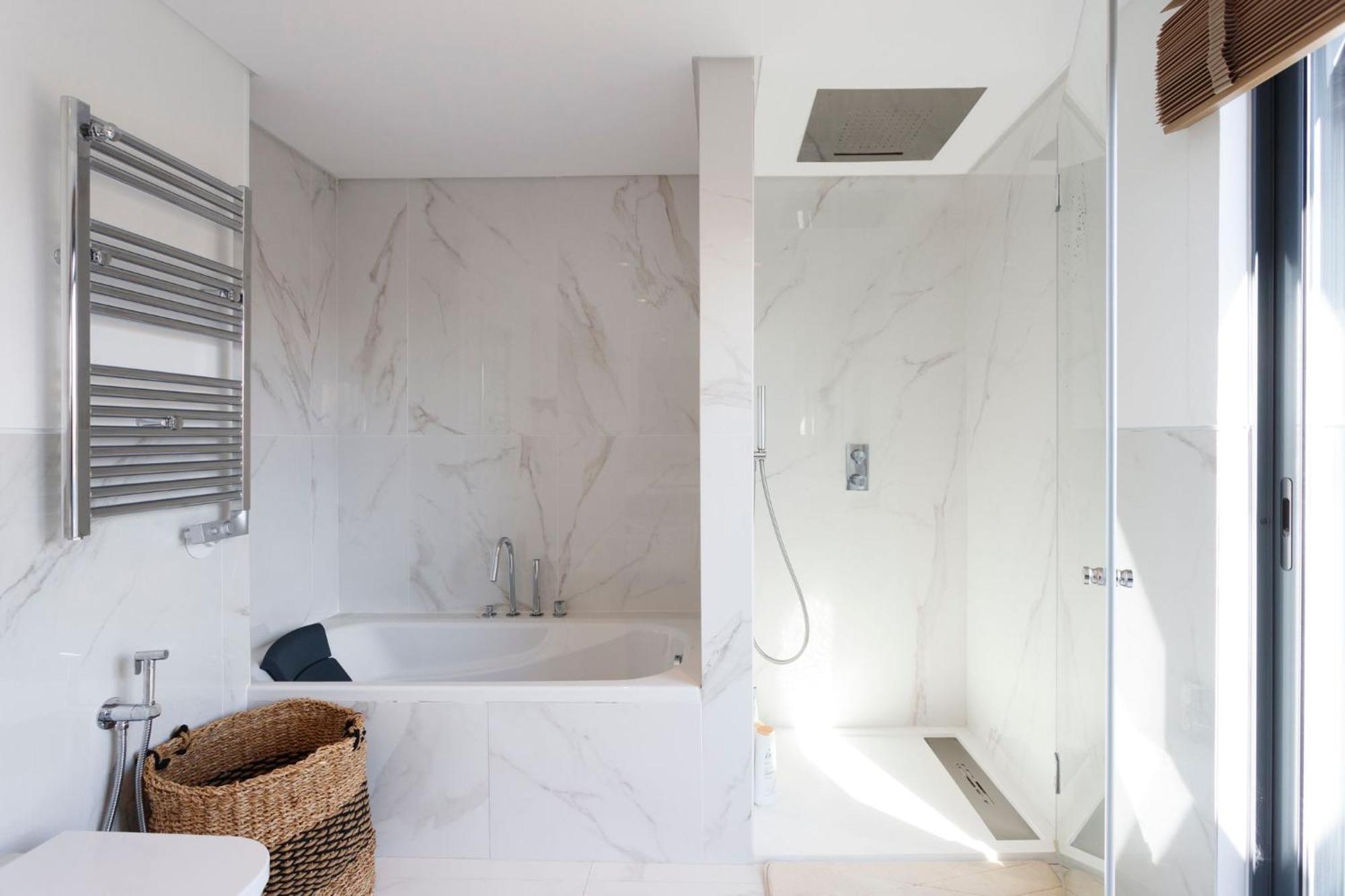 Homestay Luxury With Balcony And Shared In The Parque Eduardo Vii Area