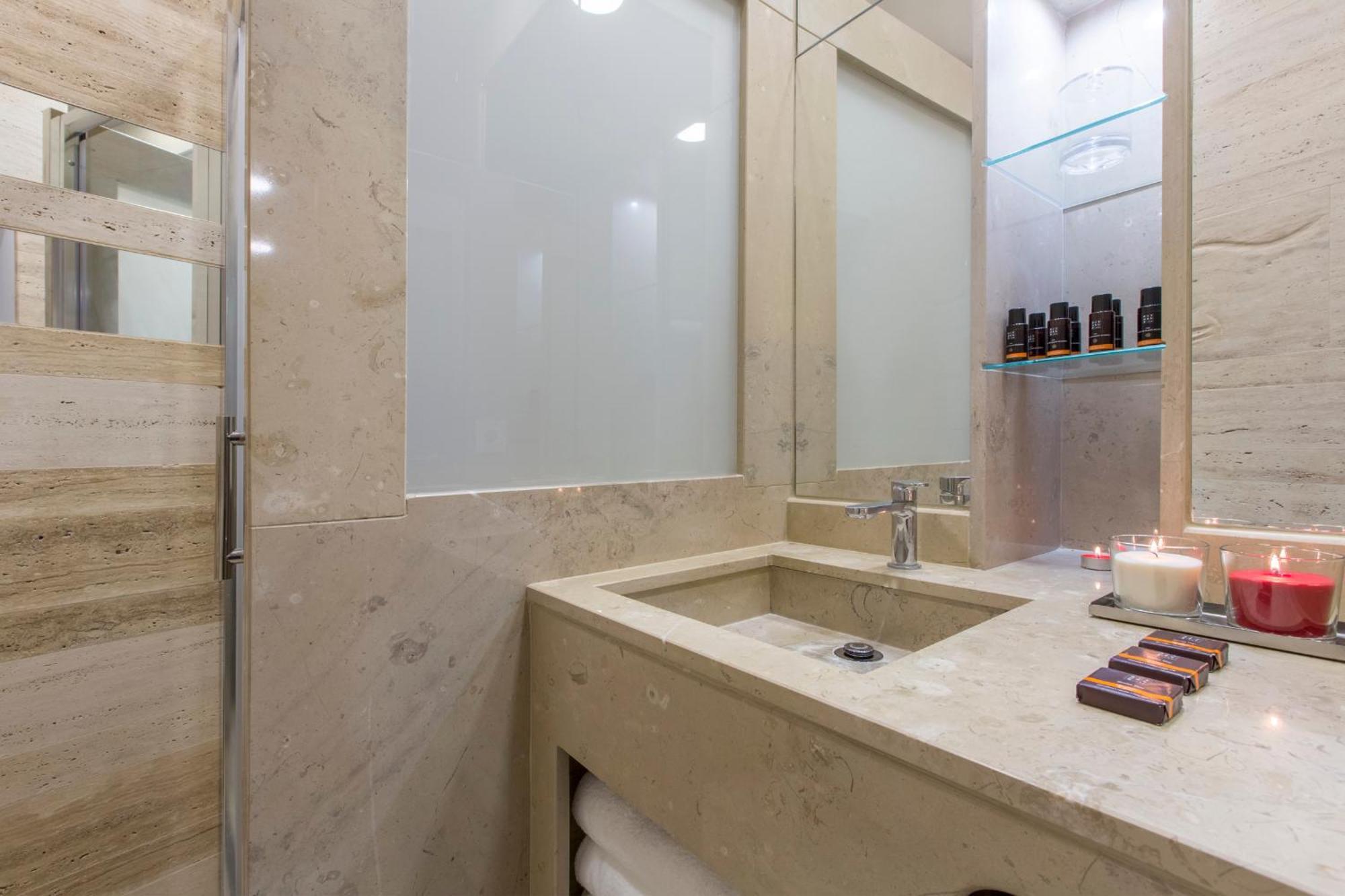 Heart Of Alfama - Historic Tiny House Lisbon