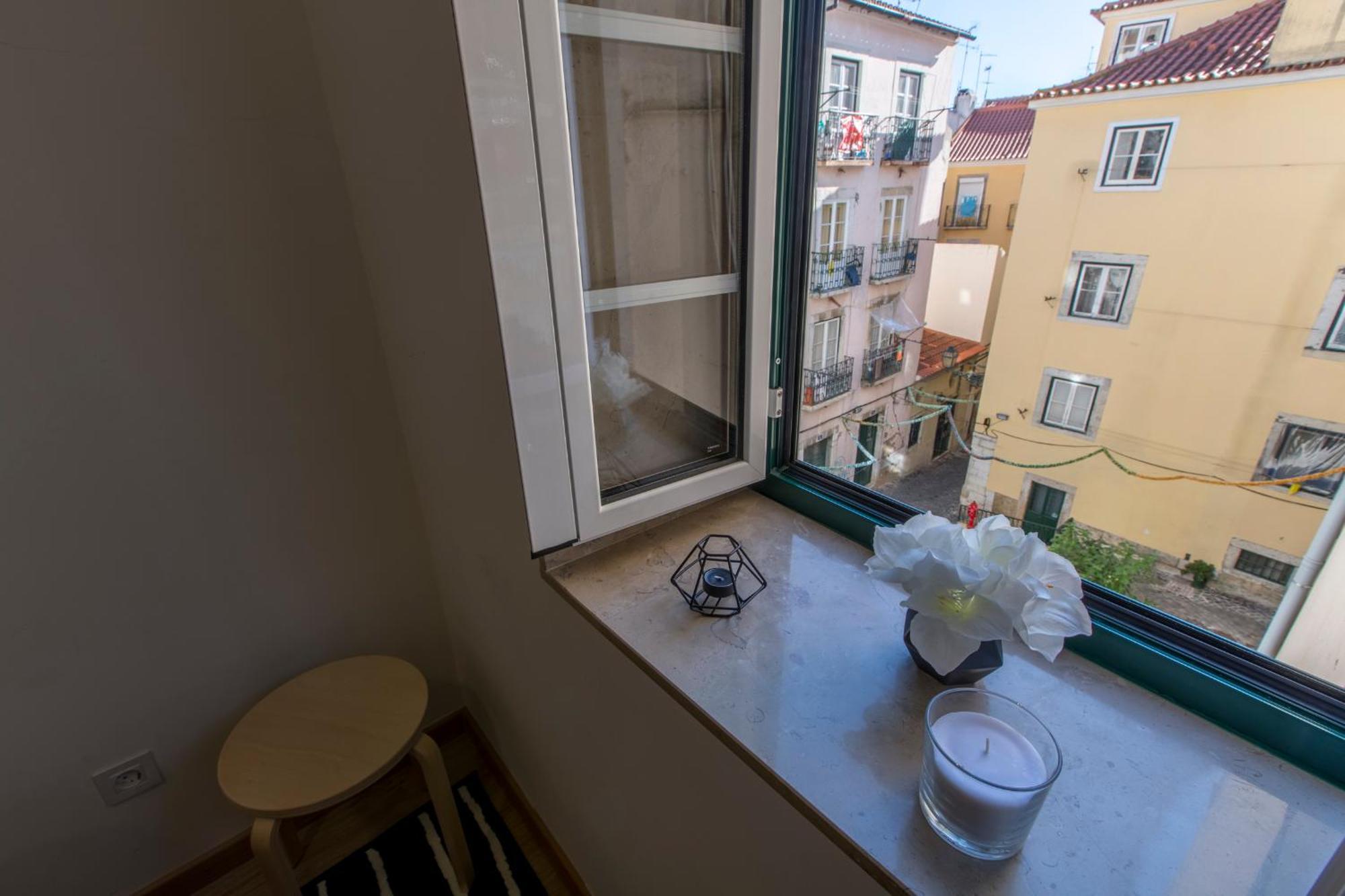 Heart Of Alfama - Historic Tiny House Apartment Lisbon