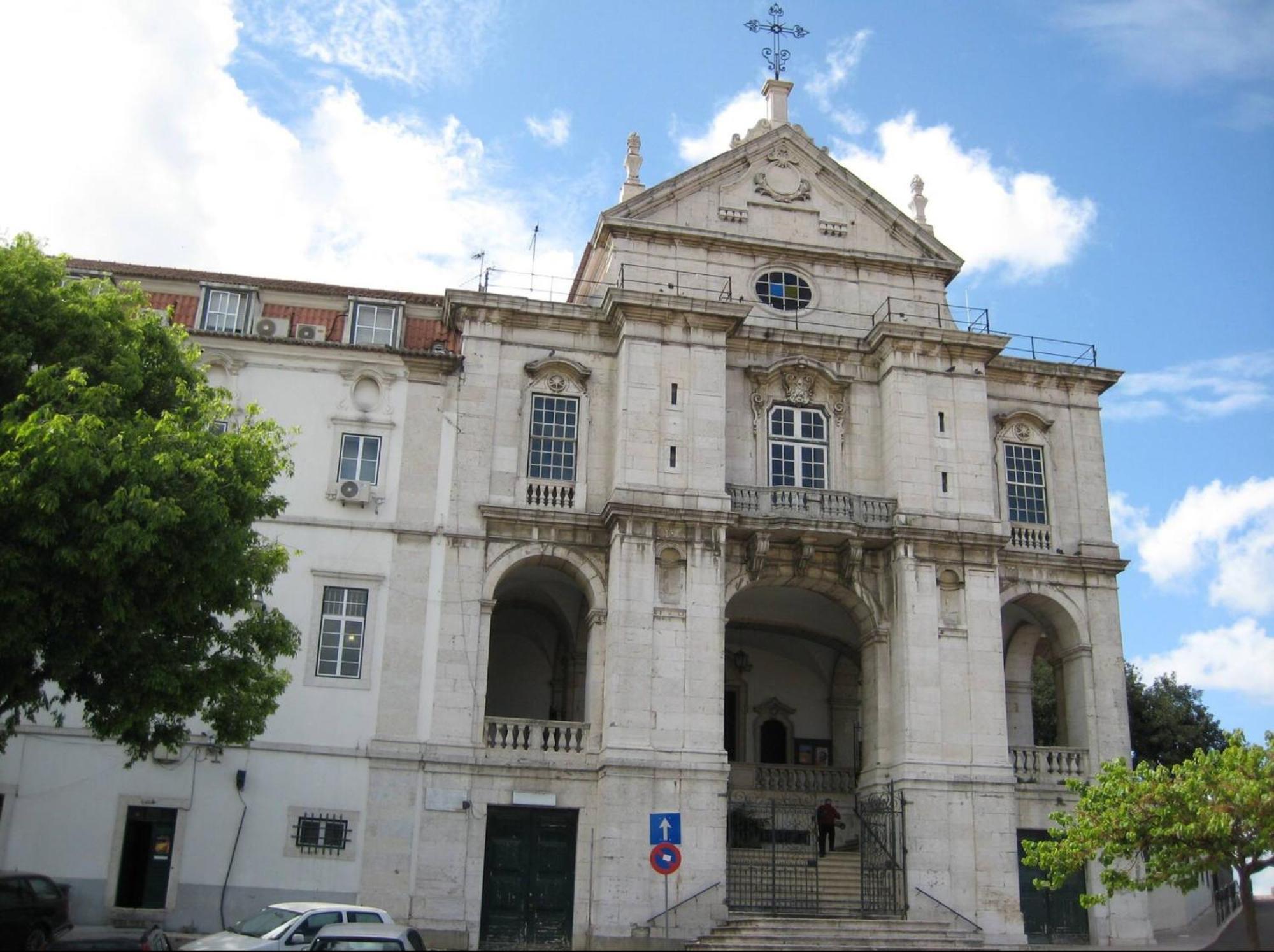 Apartment Fantastic Duplex In Private At Graca Lisbon