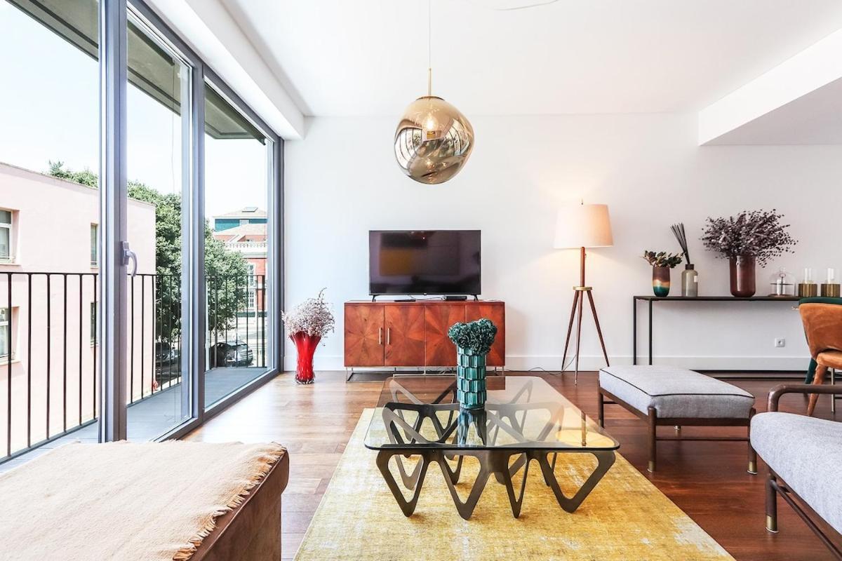 Alcantara Lovely With Balcony 2 Bdr With Ac Apartamento Lisboa