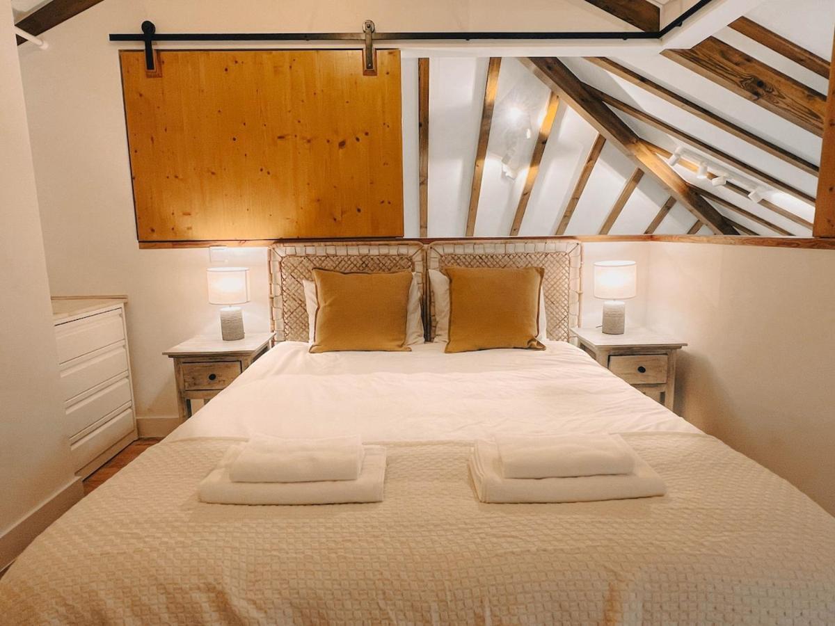 Apartment My Fair - Unique Rustic Near Principe Real Lisbon