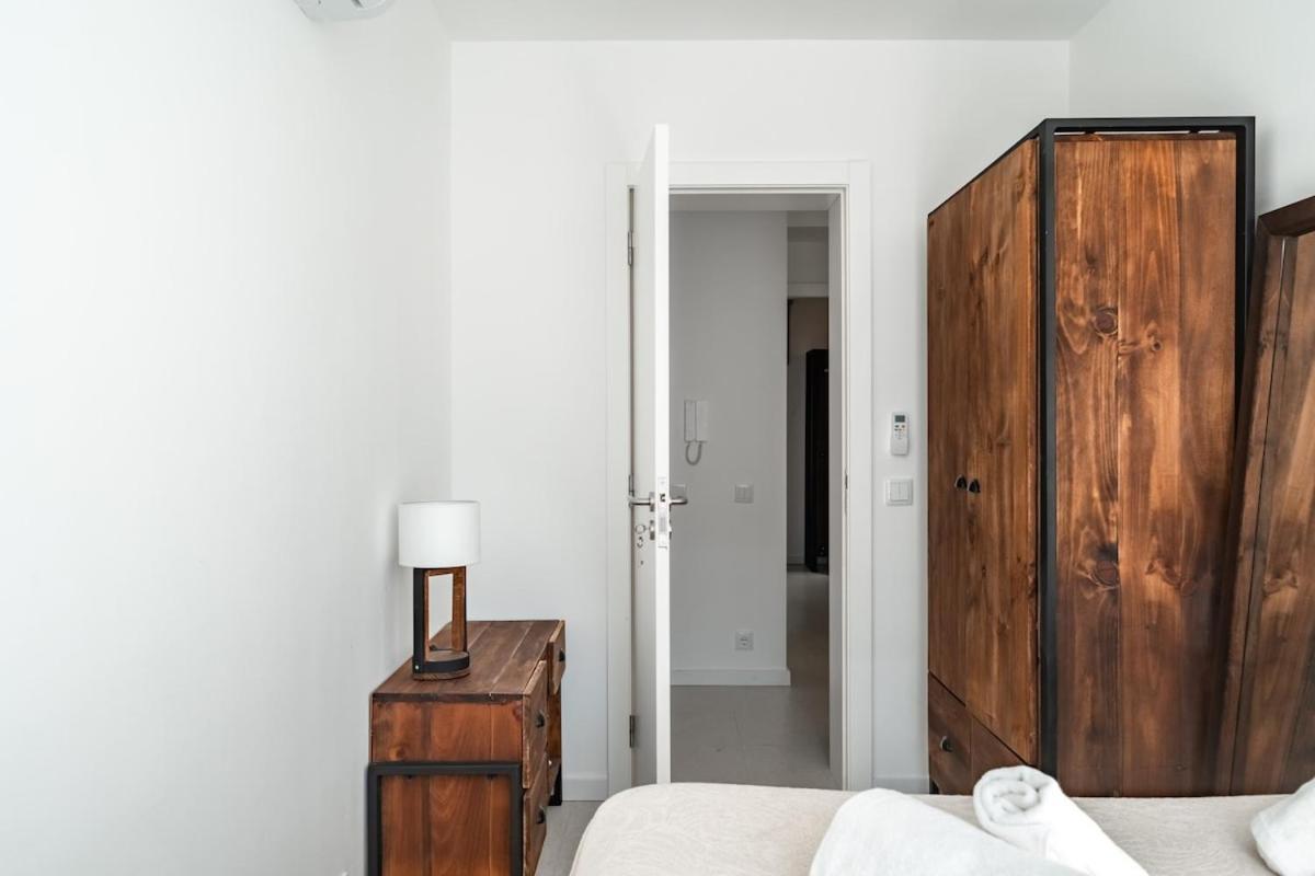Lovely 2 Bed In The Heart Of With Ac * Lisbon