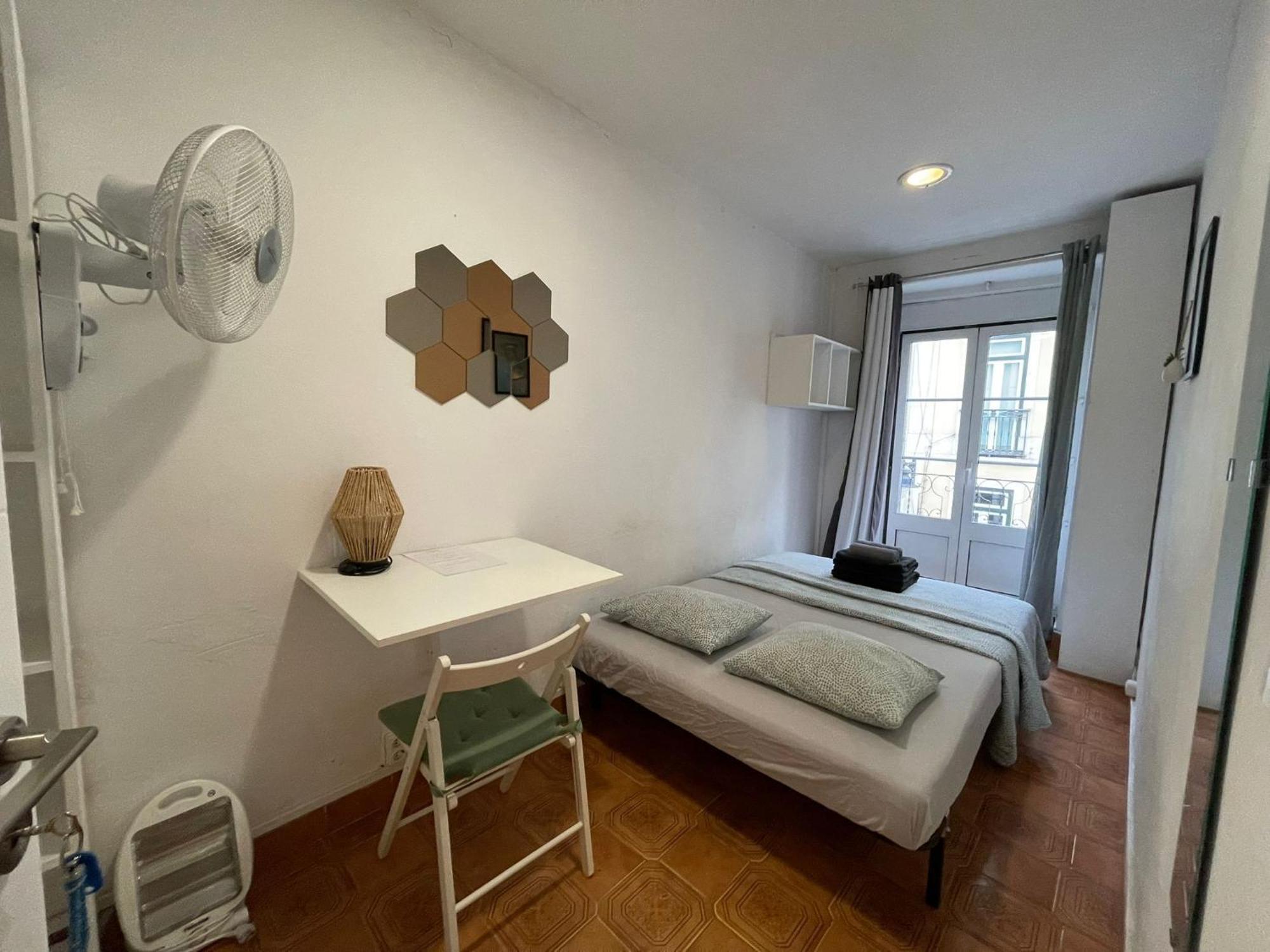 Guest house Shared With Bright Private Patio In Lisbon