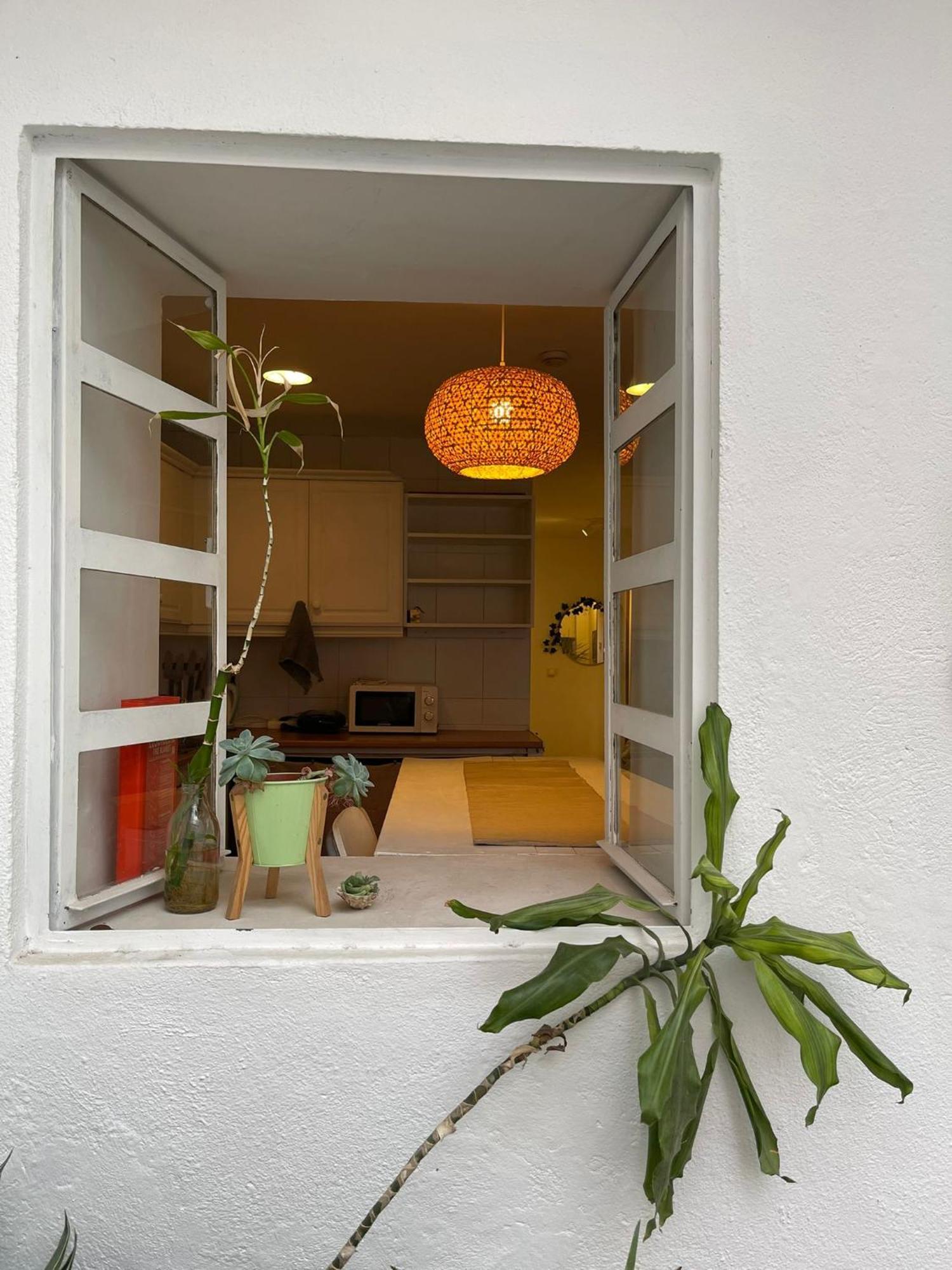 Guest house Shared With Bright Private Patio In