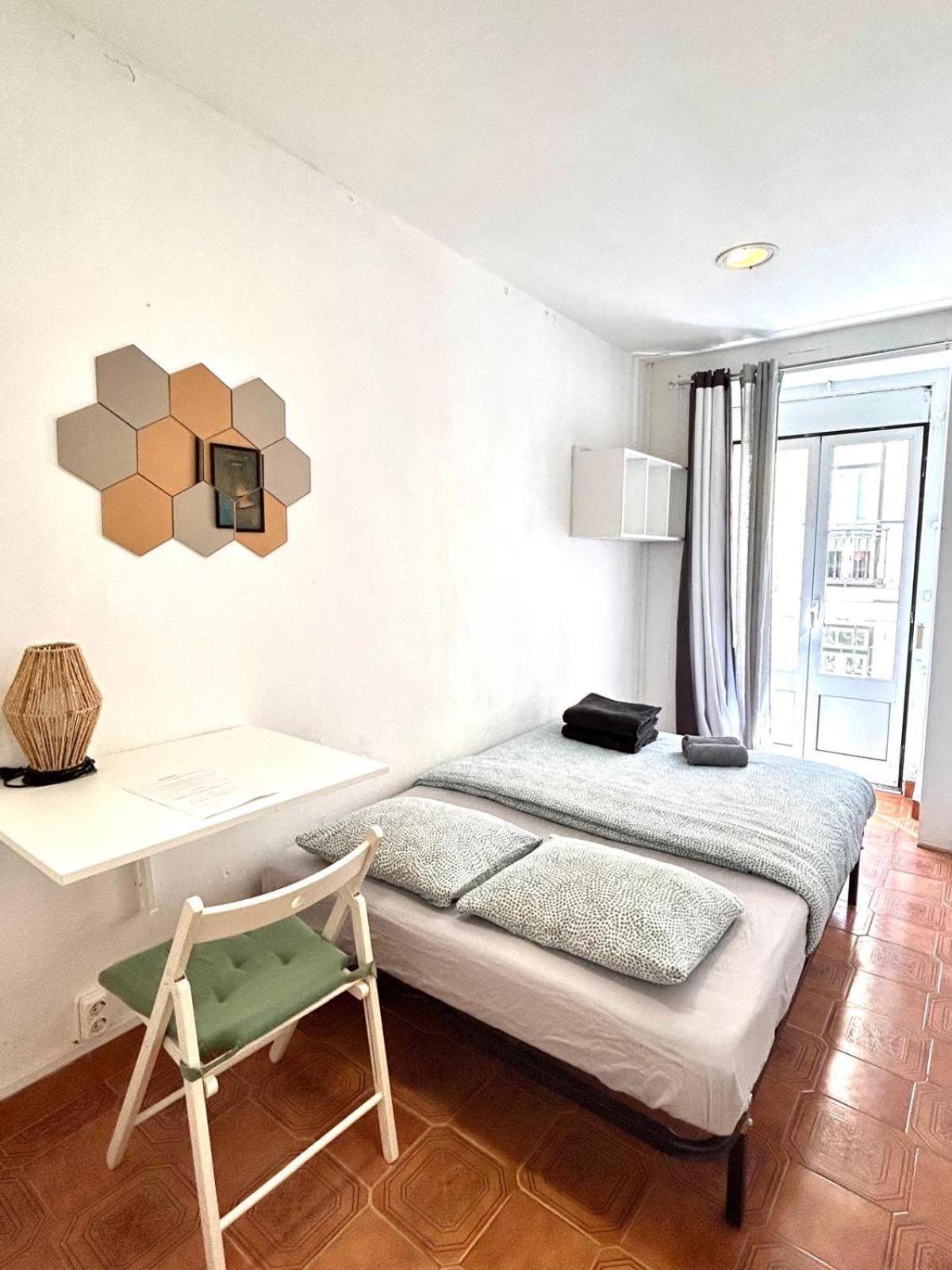 Shared With Bright Private Patio In Guest house Lisbon