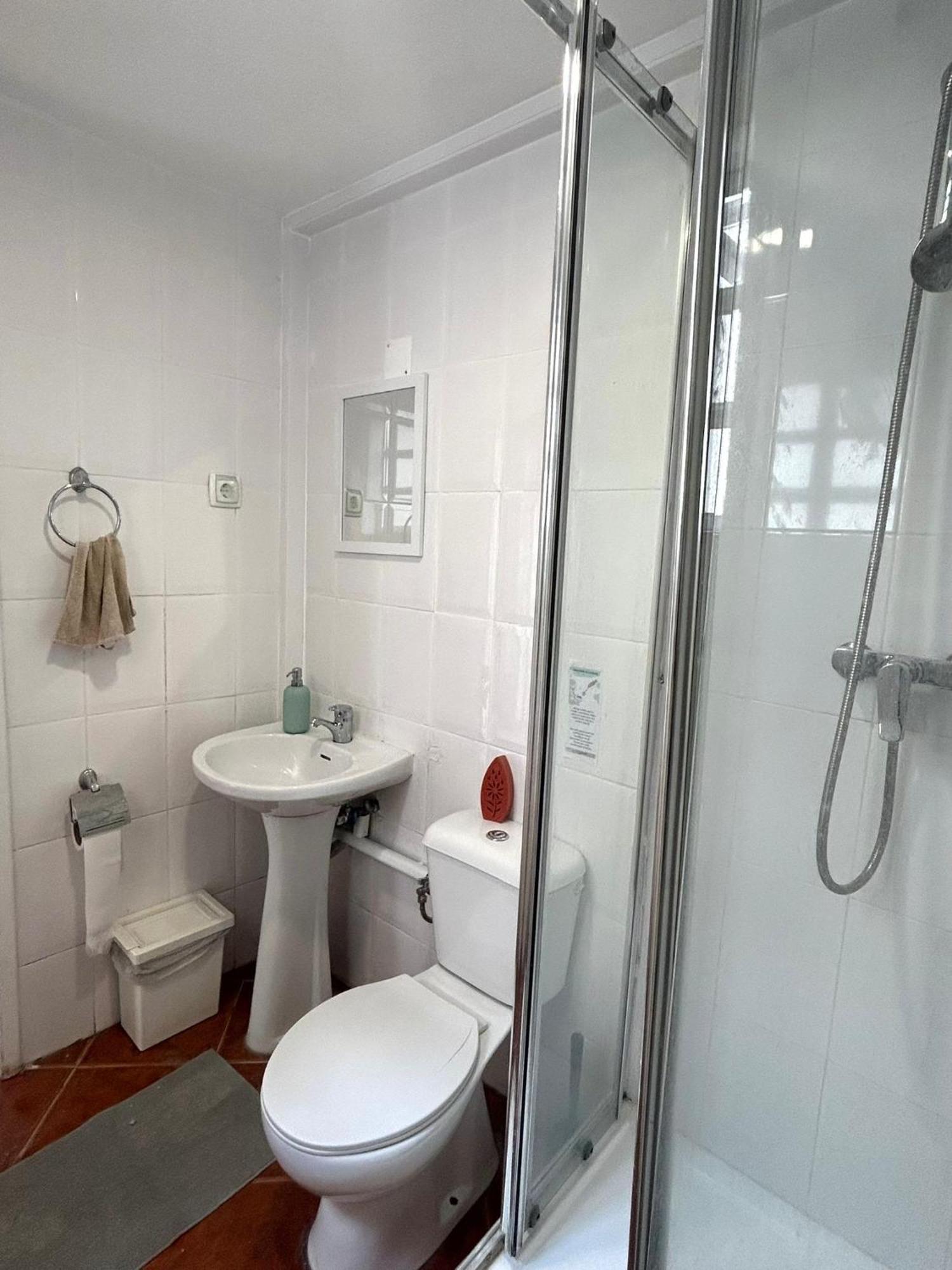 Guest house Shared With Bright Private Patio In
