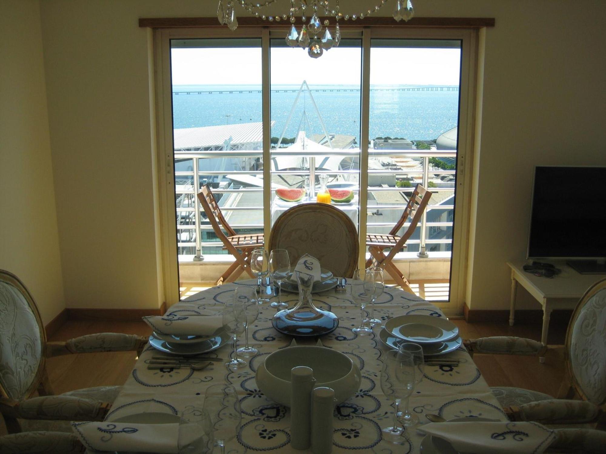 Apartment Haven In - Exquisite Floor With 7 Meters Balcony To The Largest Riverfront In Lisbon