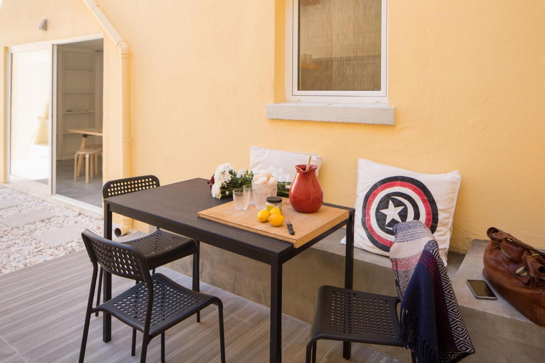 Apartment Stylish With Private Patio By Lovelystay *