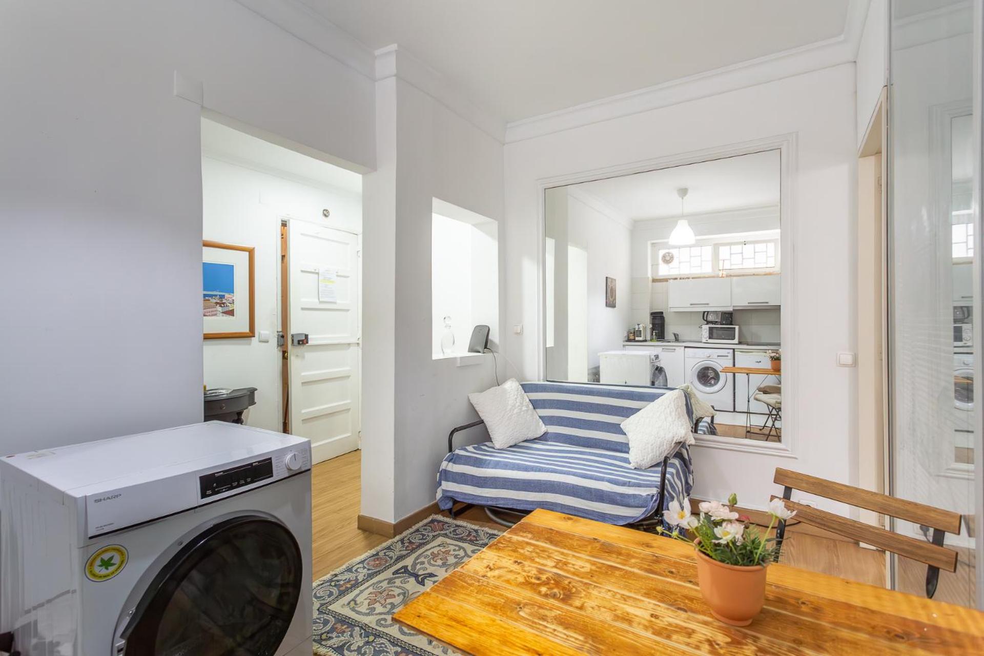 Apartment 3 *