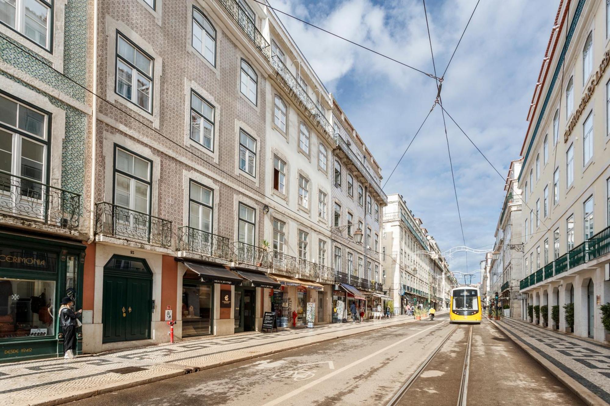 Guest house In Shared In Modern In Downtown Lisbon