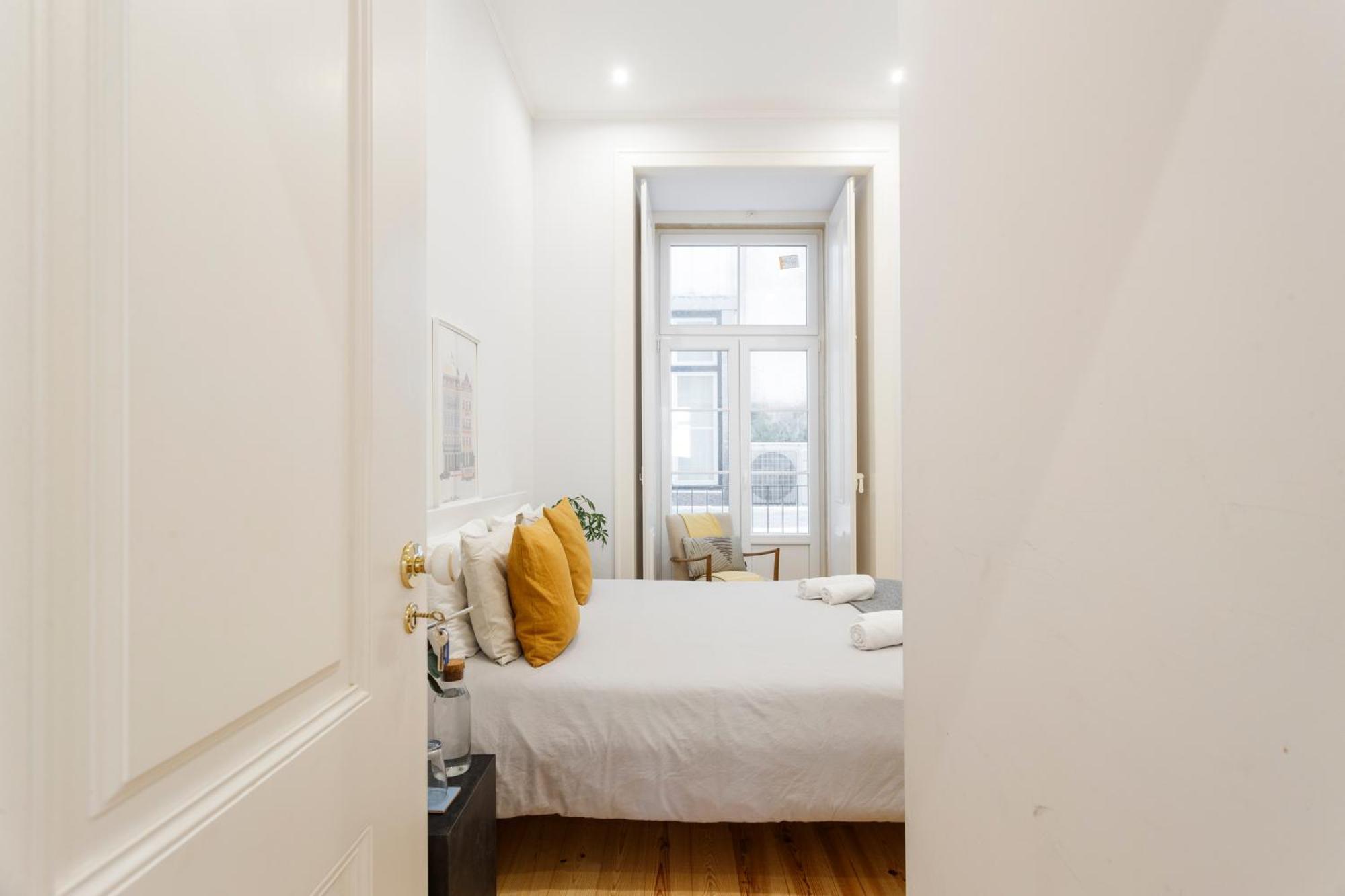 In Shared In Modern In Downtown Guest house