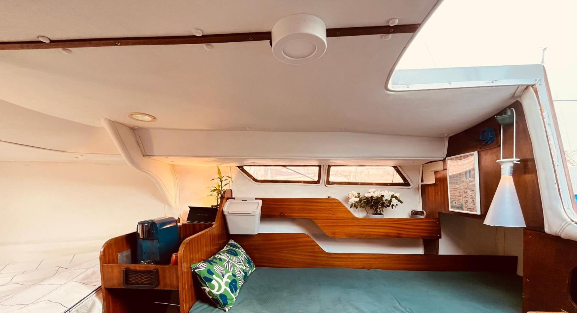 Bacus - Your Floating Hideaway In Lisbon