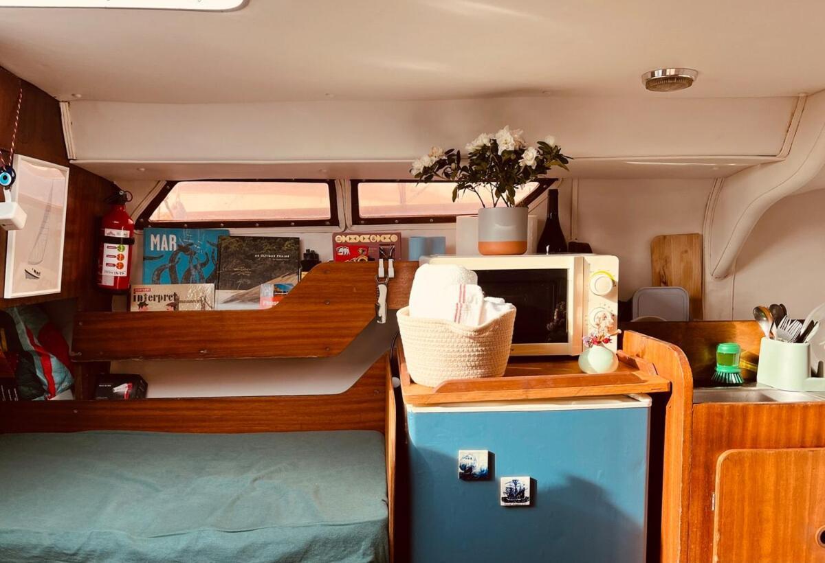 Bacus - Your Floating Hideaway In Botel *