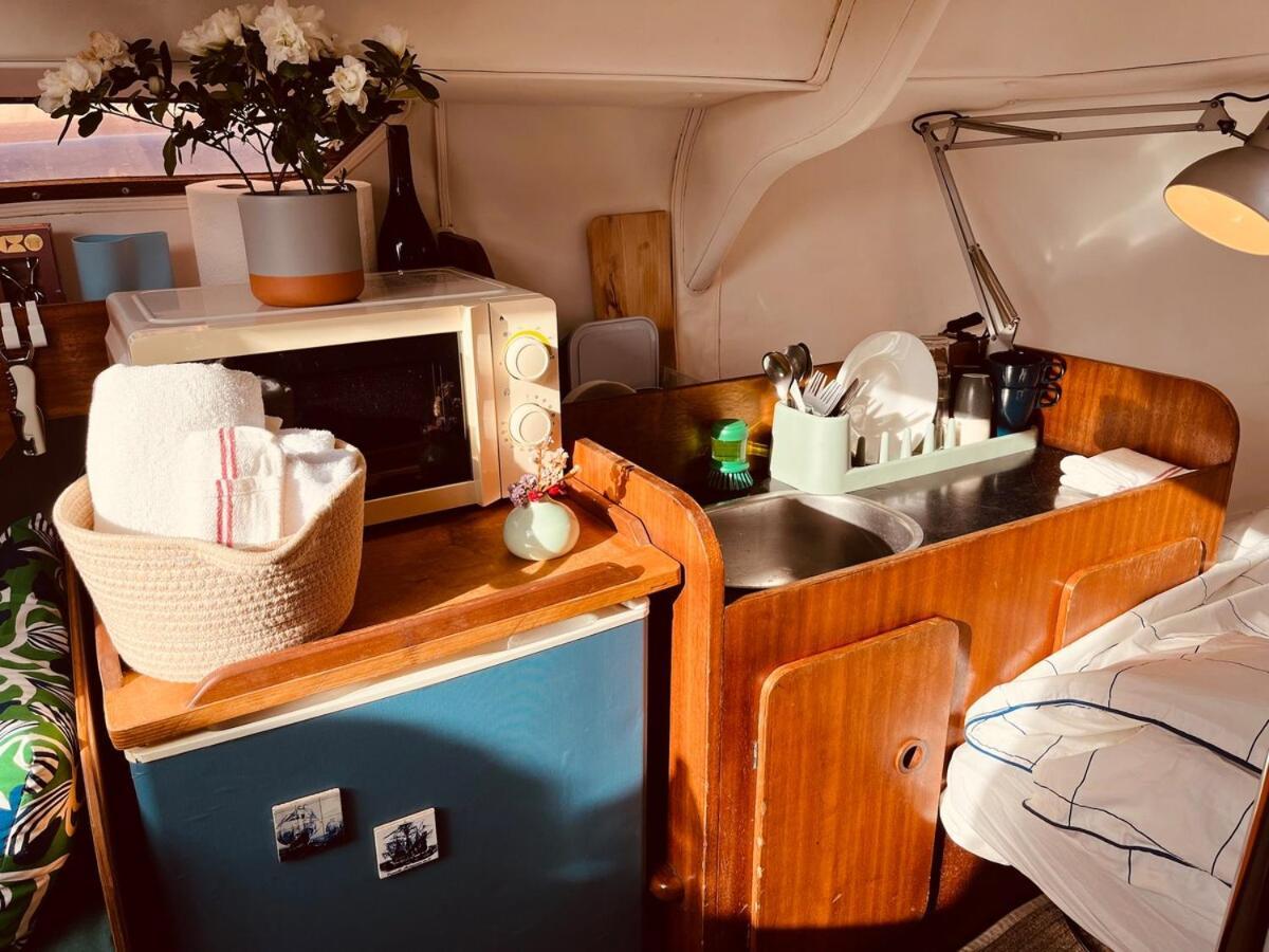 Bacus - Your Floating Hideaway In Botel *